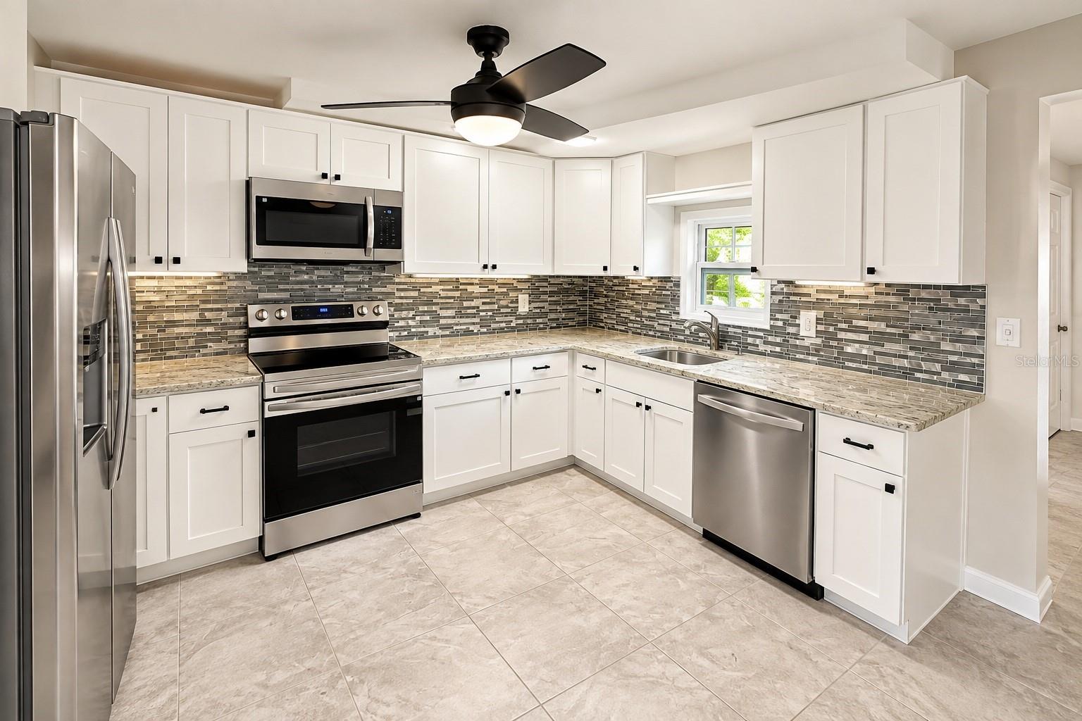 4033 NEWCASTLE DR — photo 3