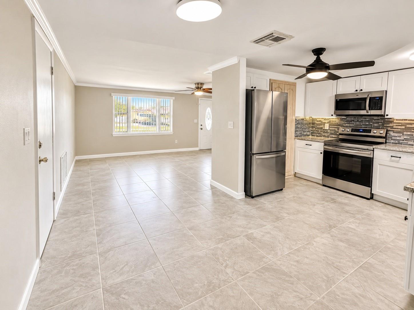 4033 NEWCASTLE DR — photo 4