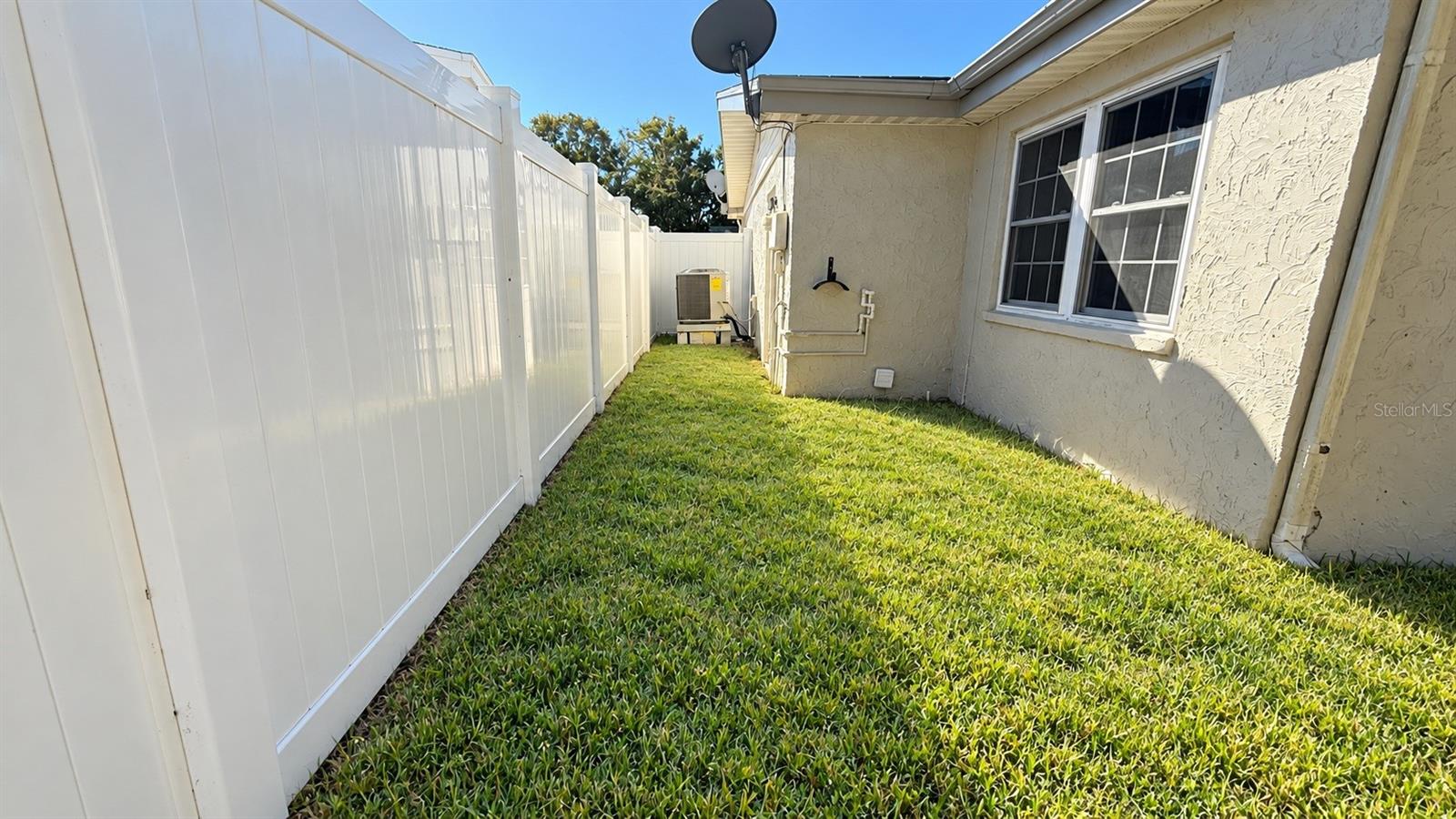 4033 NEWCASTLE DR — photo 15
