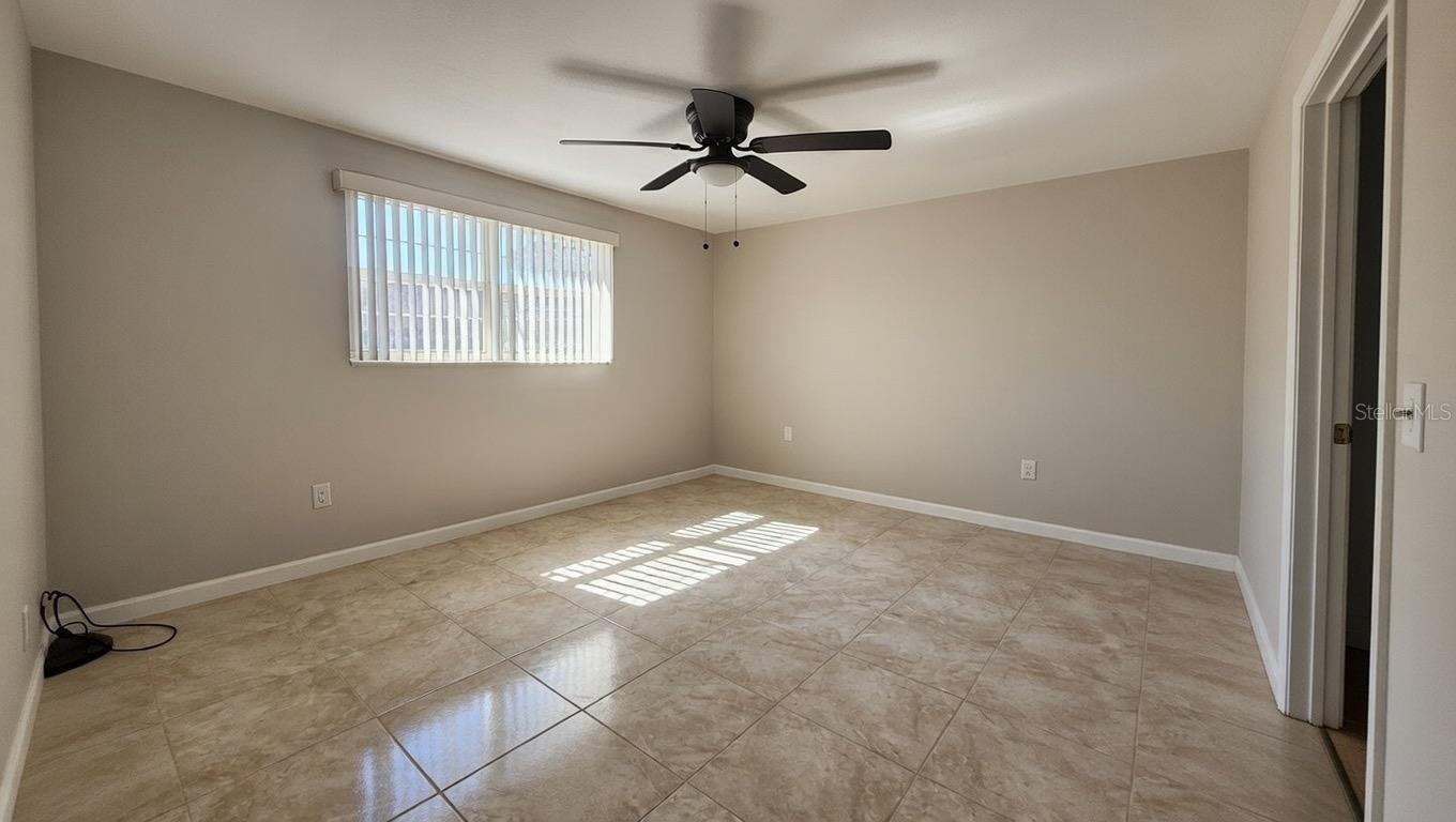 4033 NEWCASTLE DR — photo 11