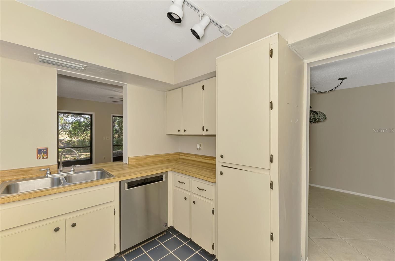 984 N BENEVA RD #T7 — photo 18