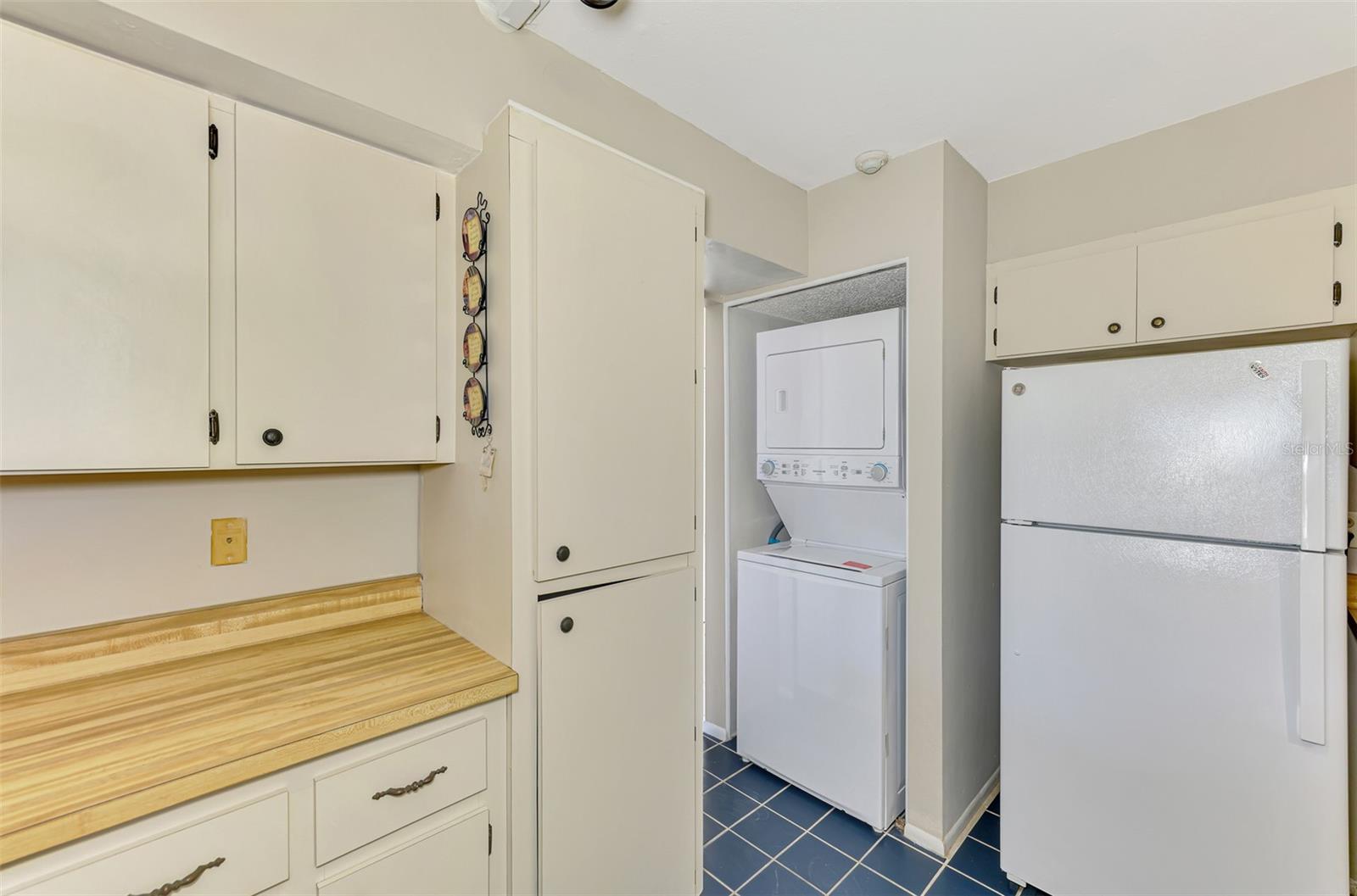 984 N BENEVA RD #T7 — photo 20