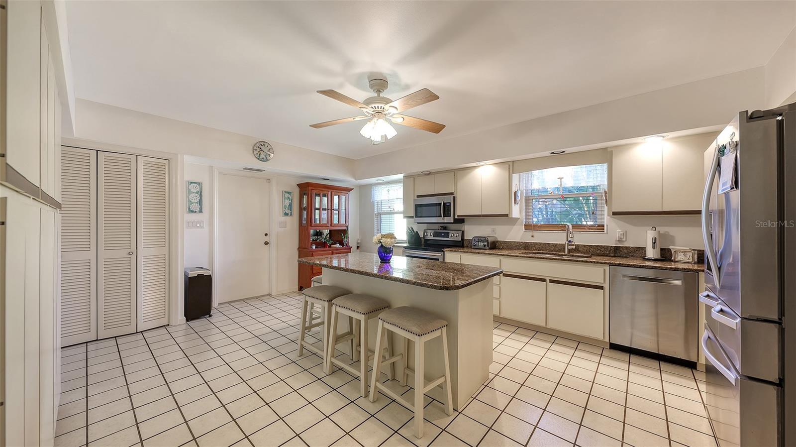 844 MAGELLAN DR — photo 25