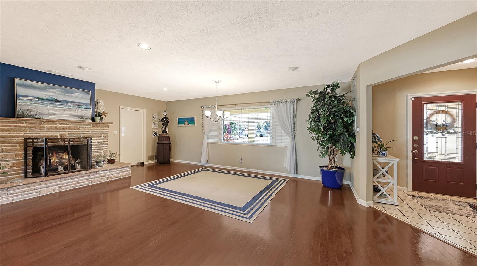 844 MAGELLAN DR — photo 16
