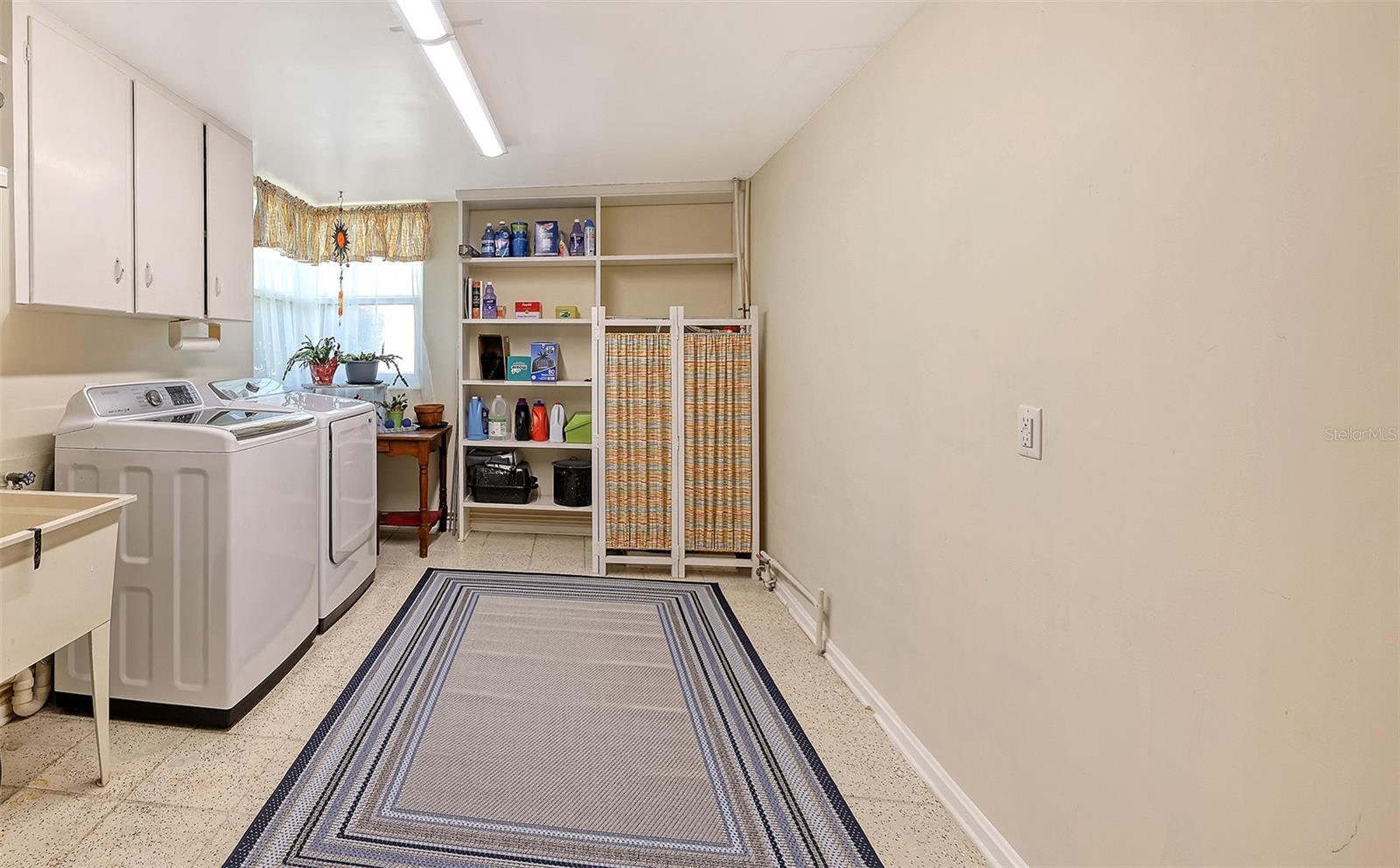 844 MAGELLAN DR — photo 27