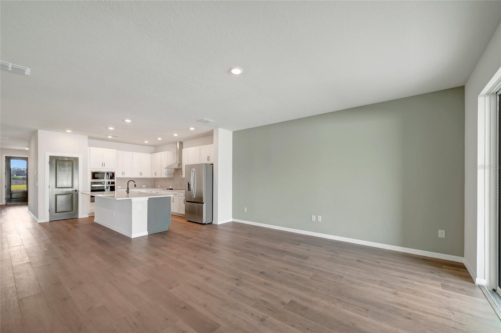 614 KINGSWOOD CT — photo 8