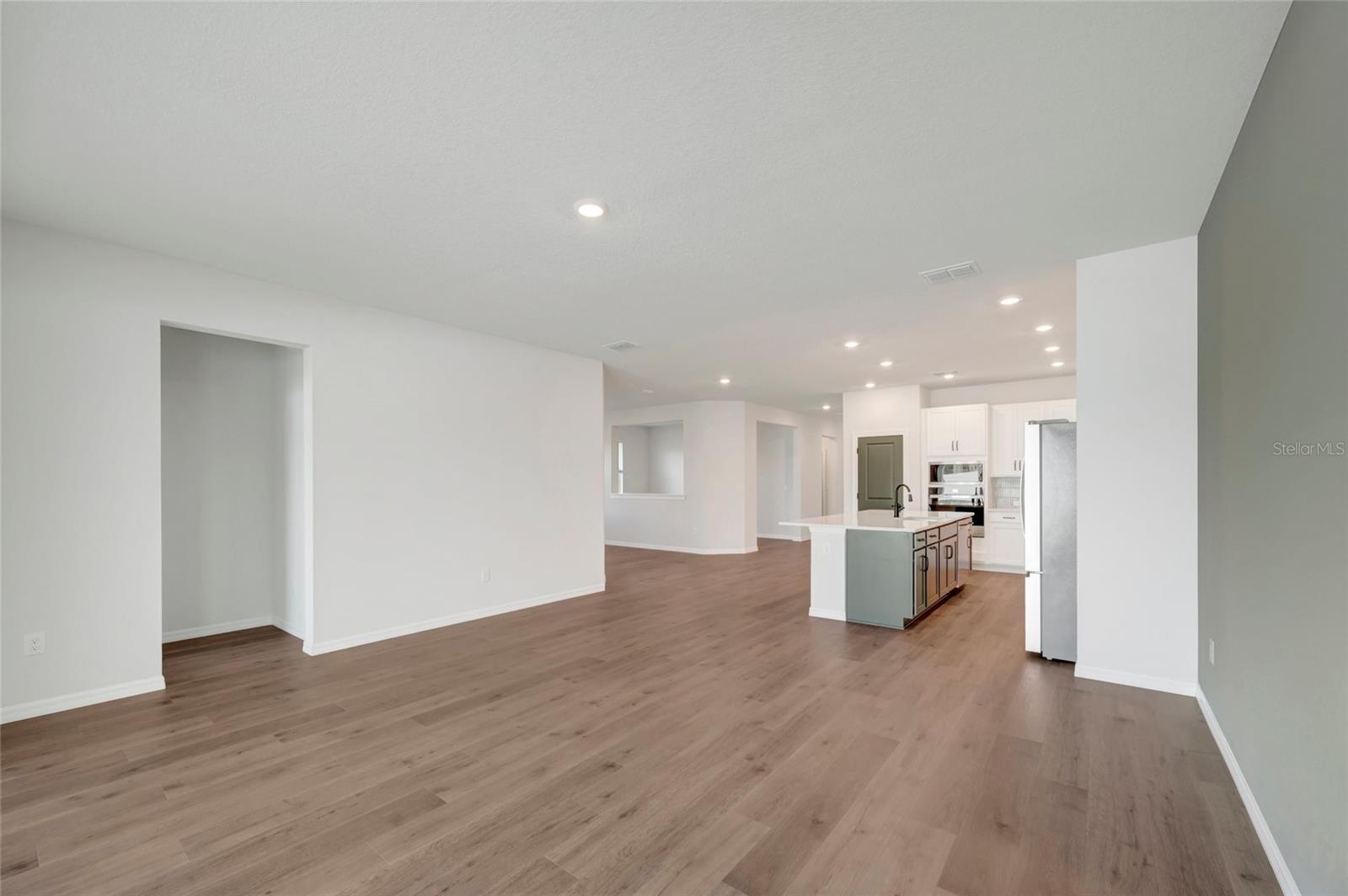 614 KINGSWOOD CT — photo 7