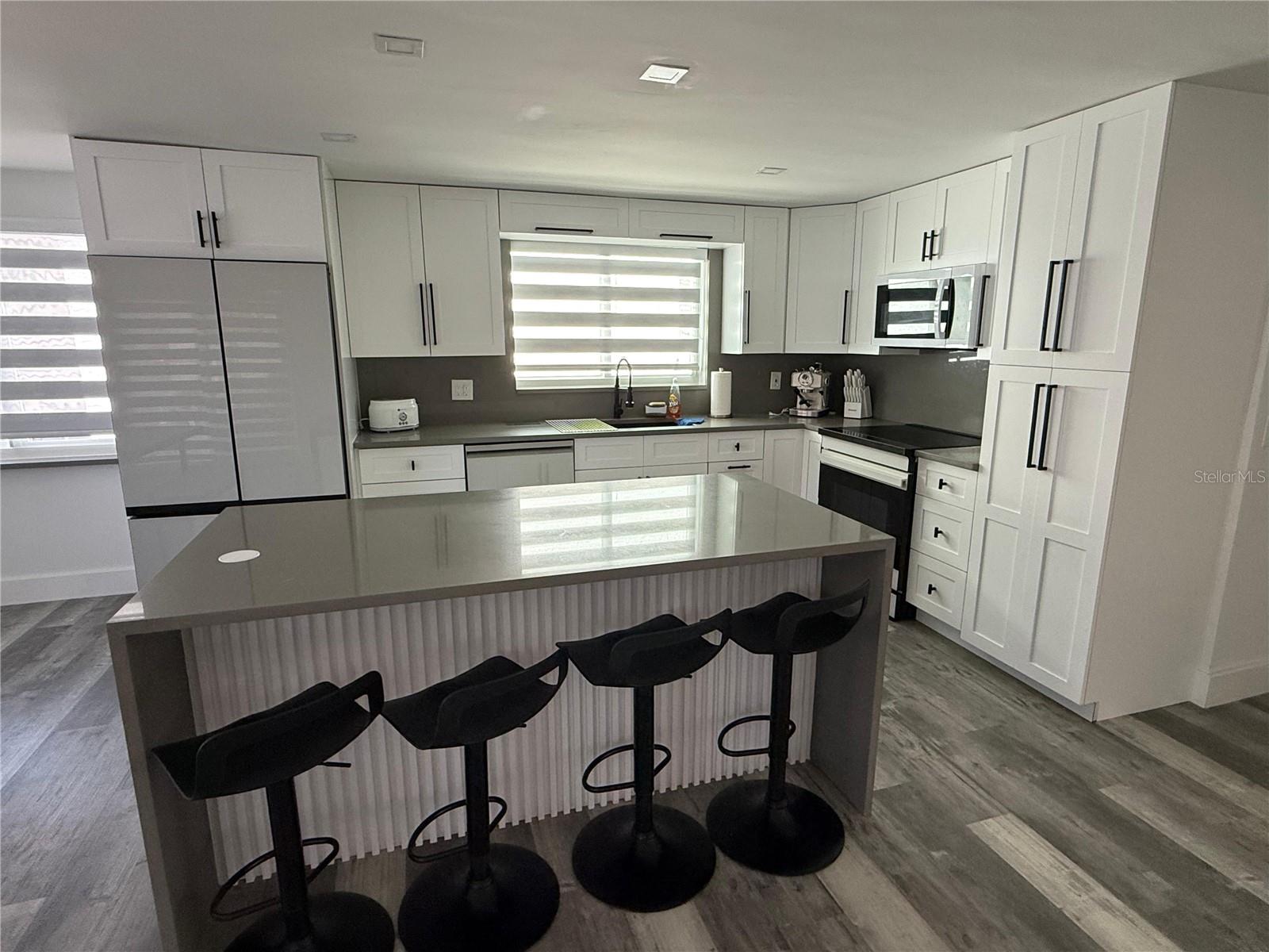5925 BEVERLY DR — photo 3