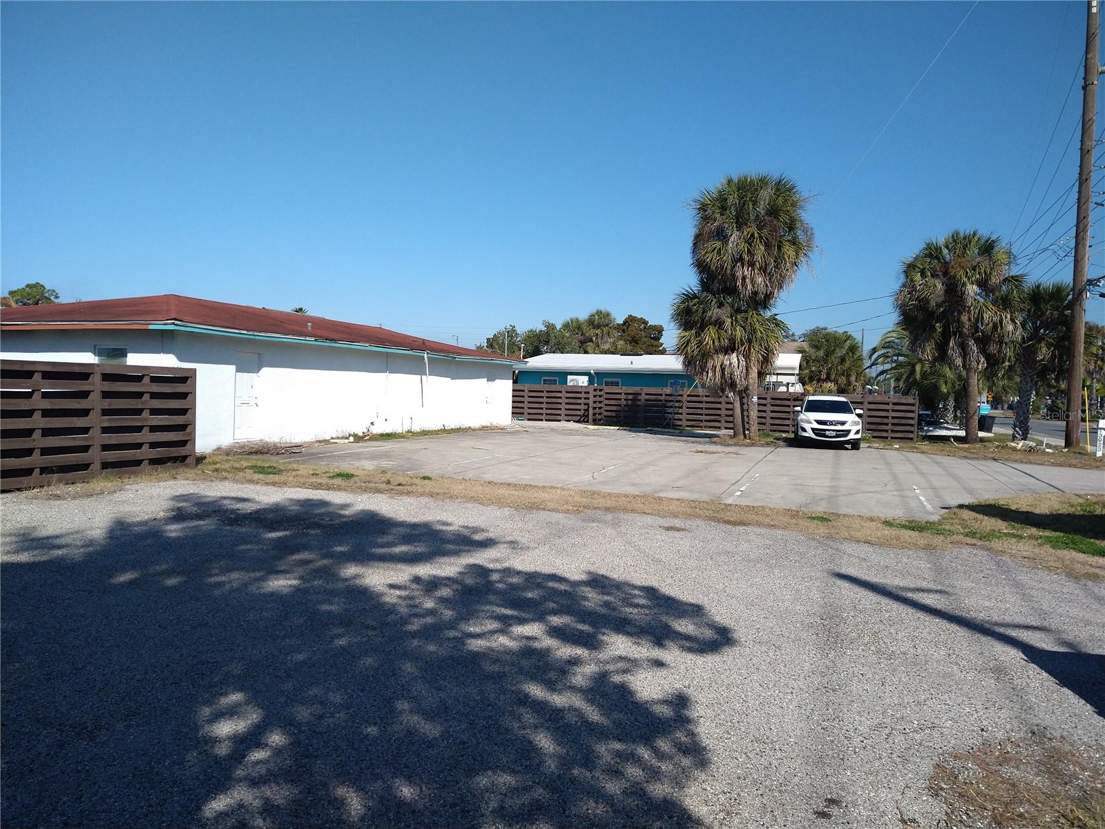 13923 OLD DIXIE HWY — photo 2