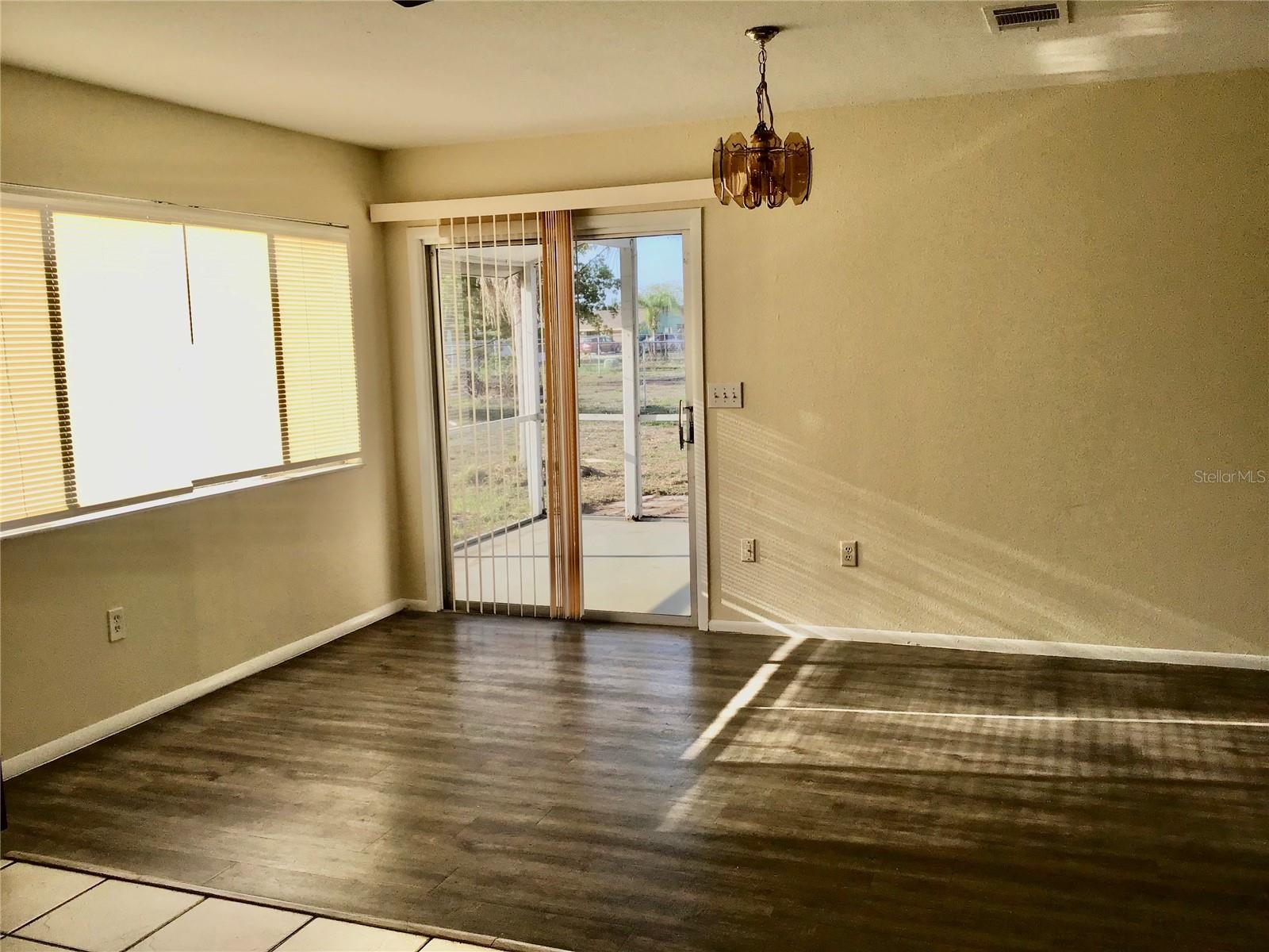 7104 GAMA CT — photo 2