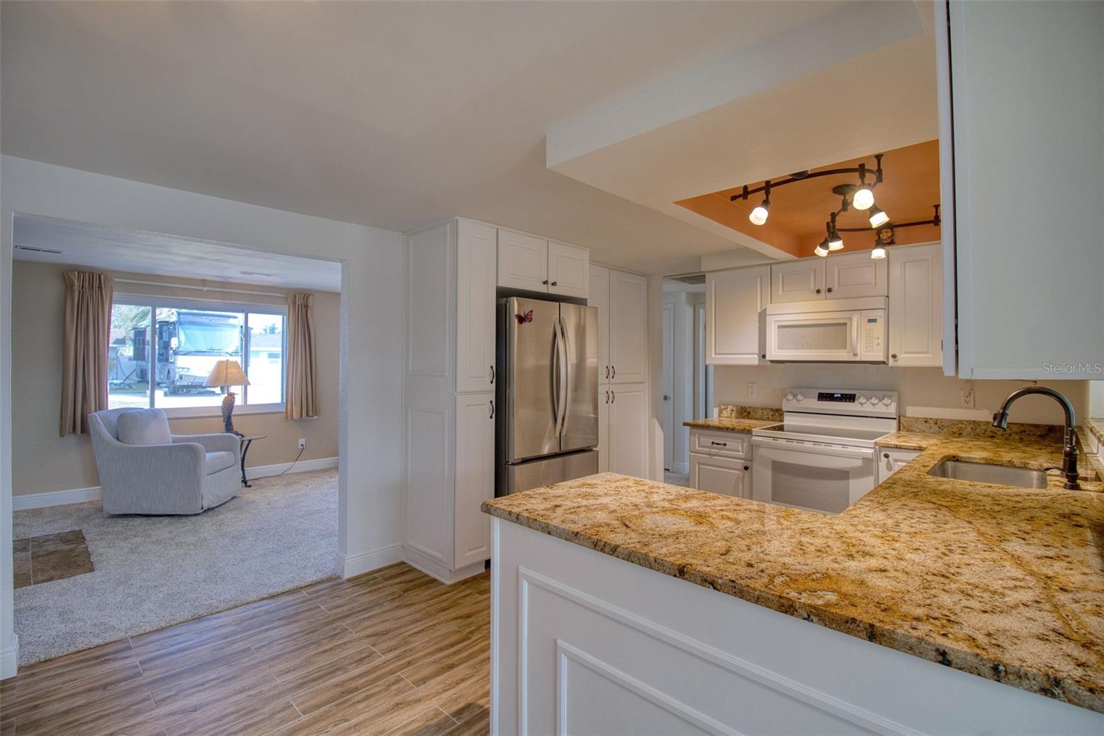 13525 MARIA DR — photo 11