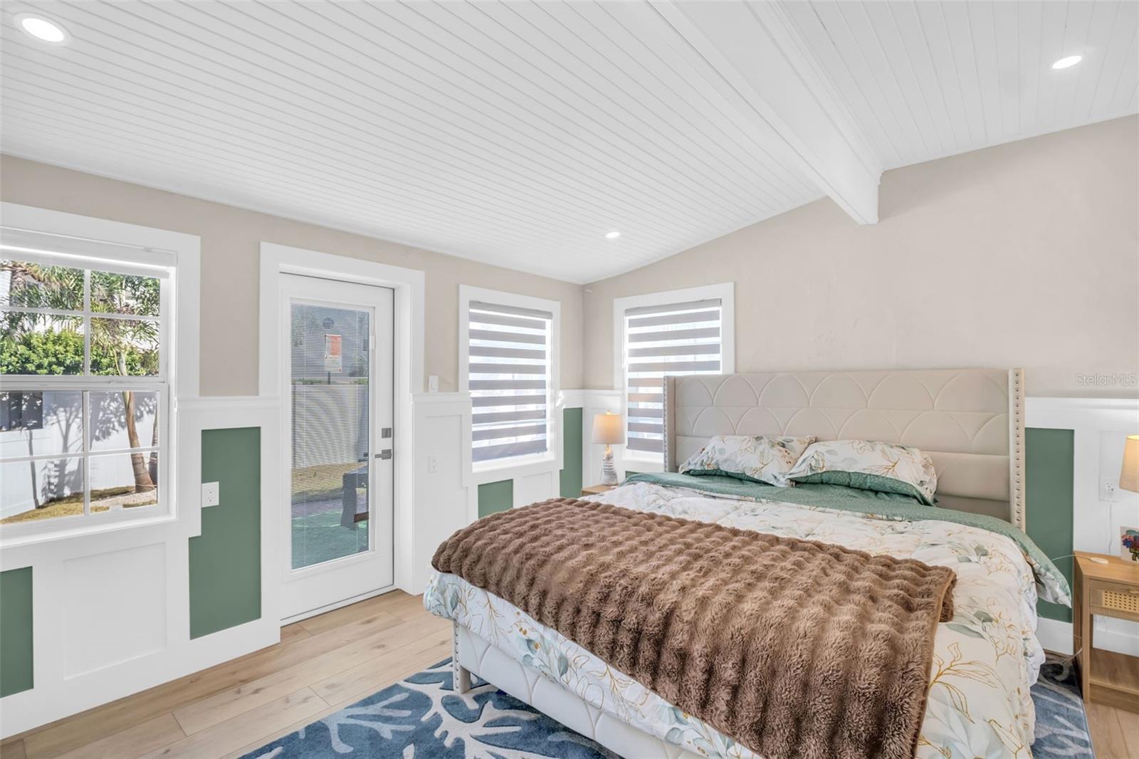 16613 GULF BLVD — photo 18