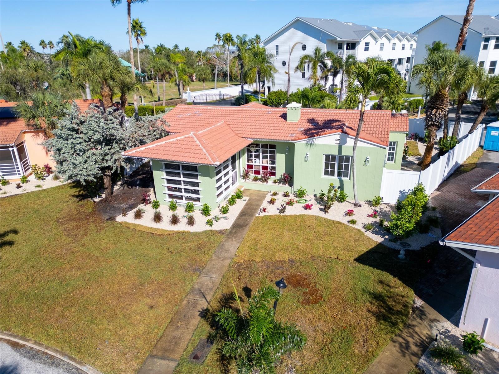 16613 GULF BLVD — photo 50