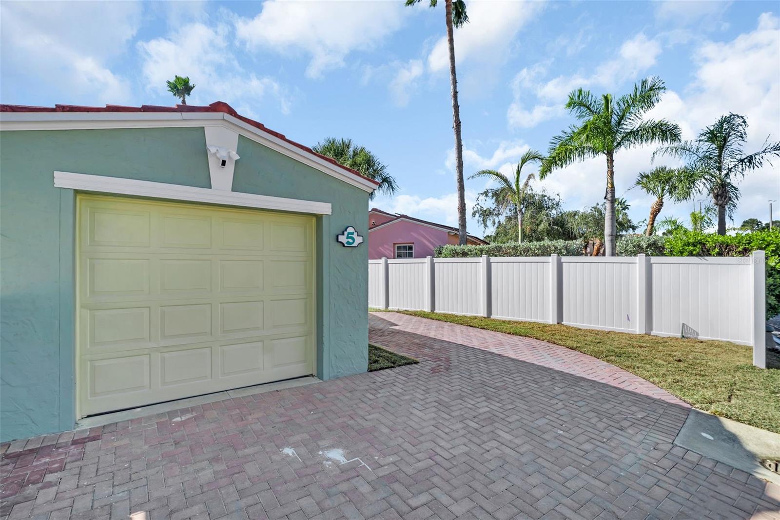 16613 GULF BLVD — photo 32