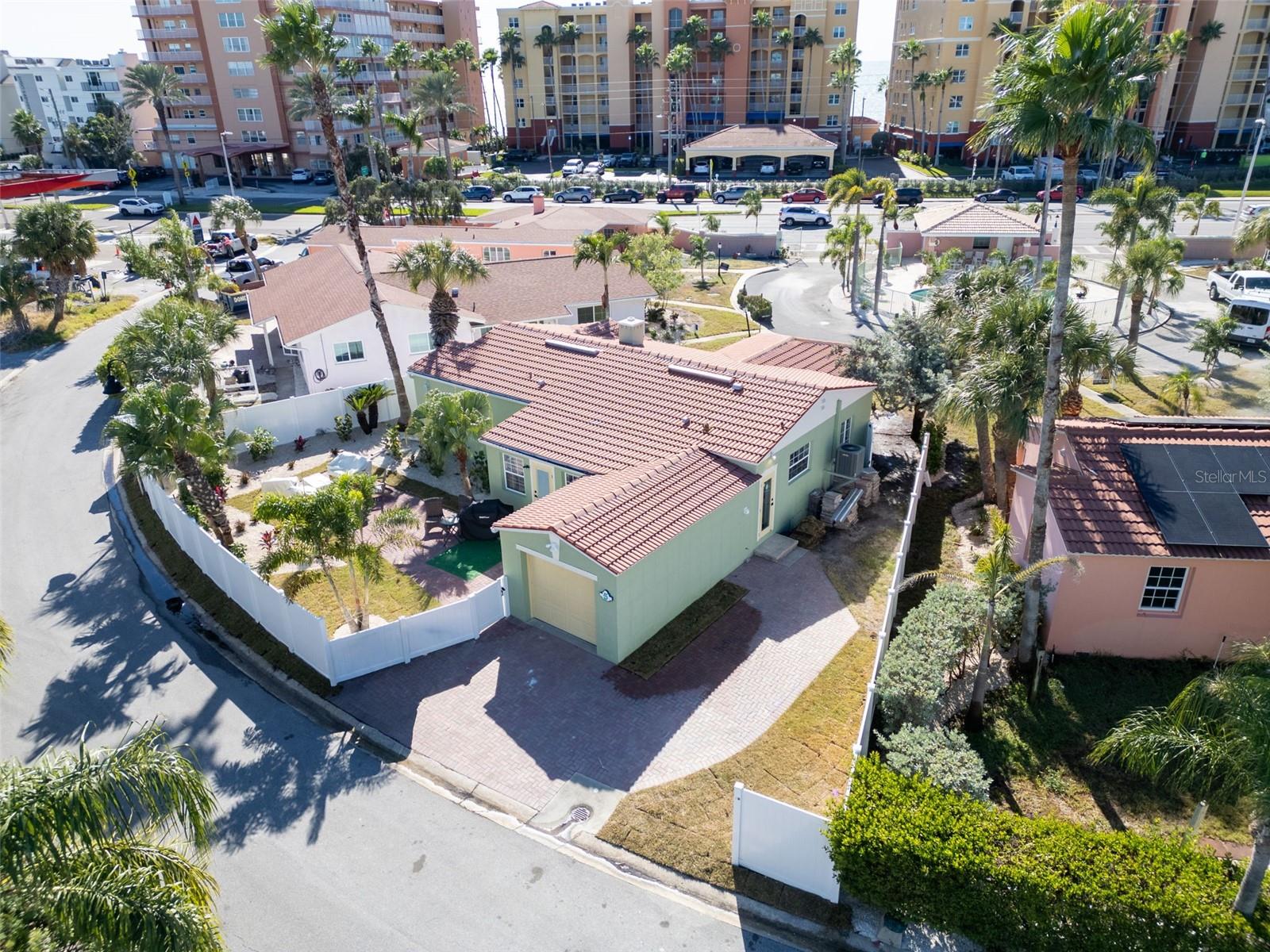 16613 GULF BLVD — photo 48