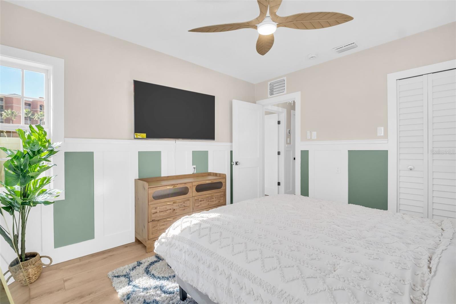 16613 GULF BLVD — photo 29