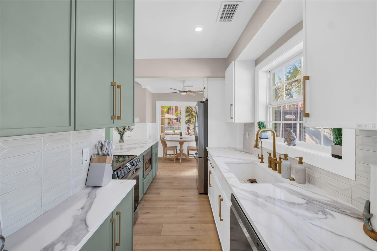 16613 GULF BLVD — photo 15