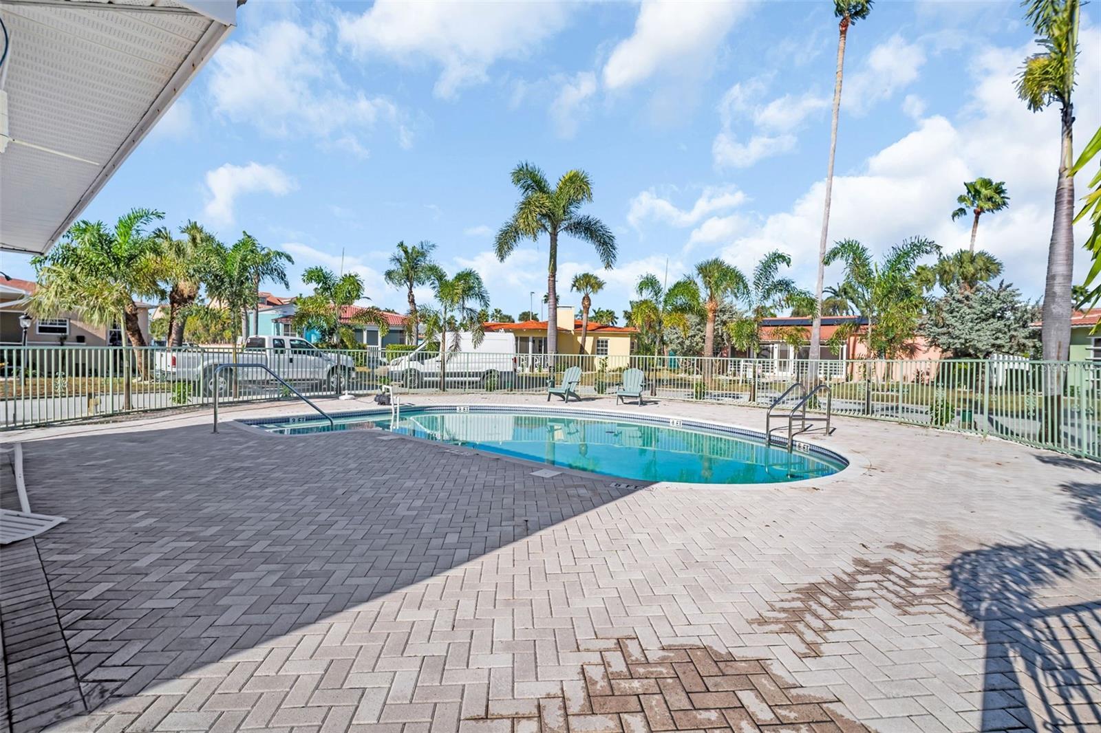 16613 GULF BLVD — photo 38