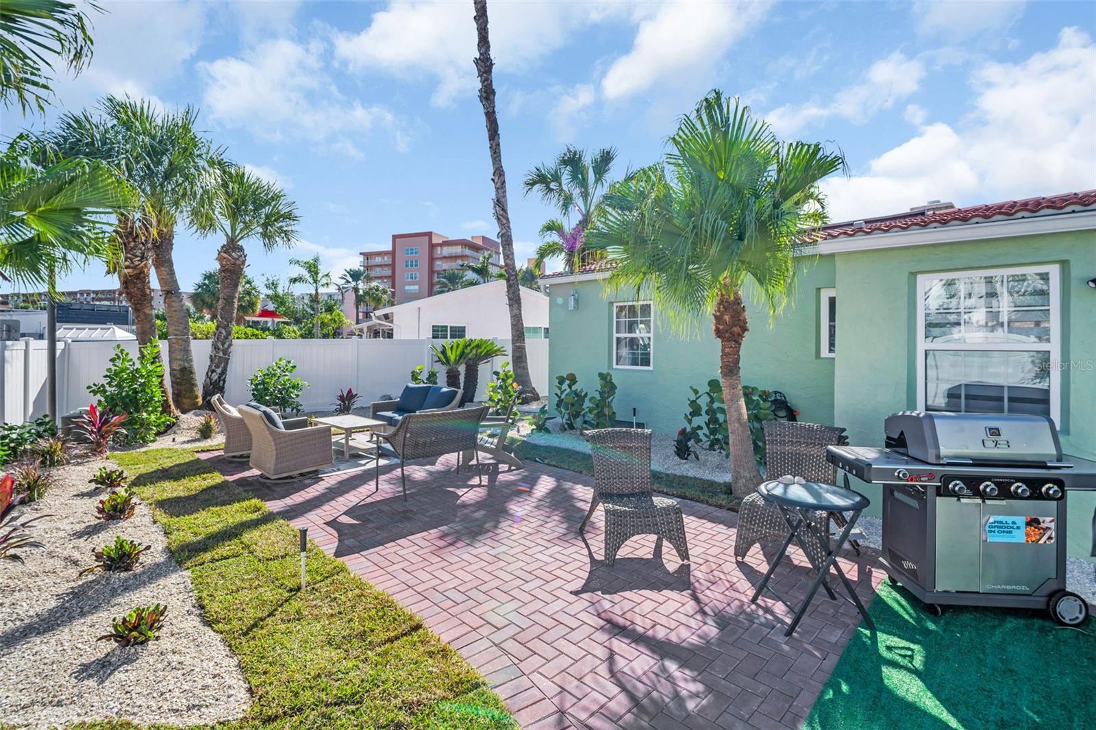 16613 GULF BLVD — photo 37