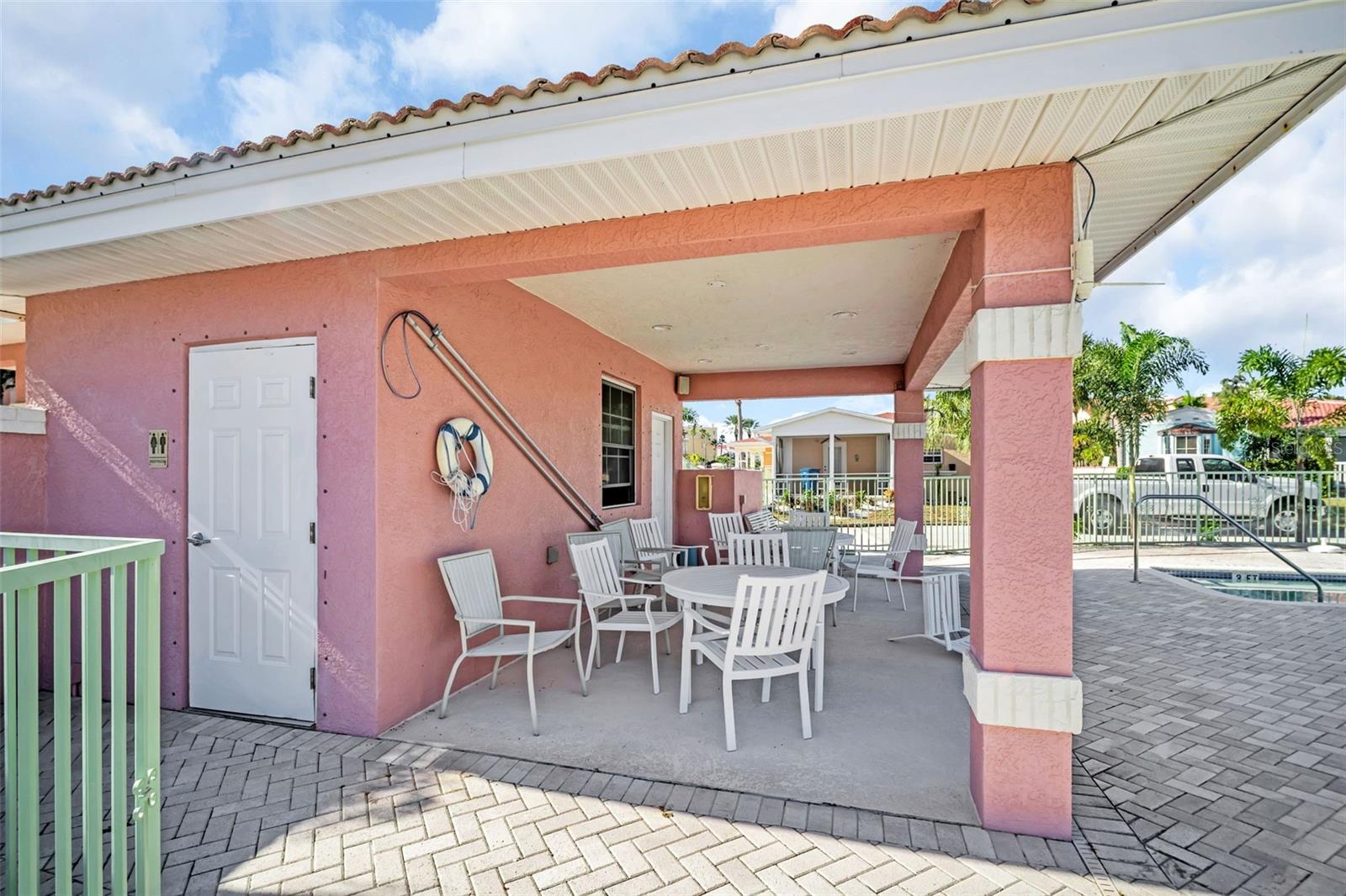 16613 GULF BLVD — photo 39