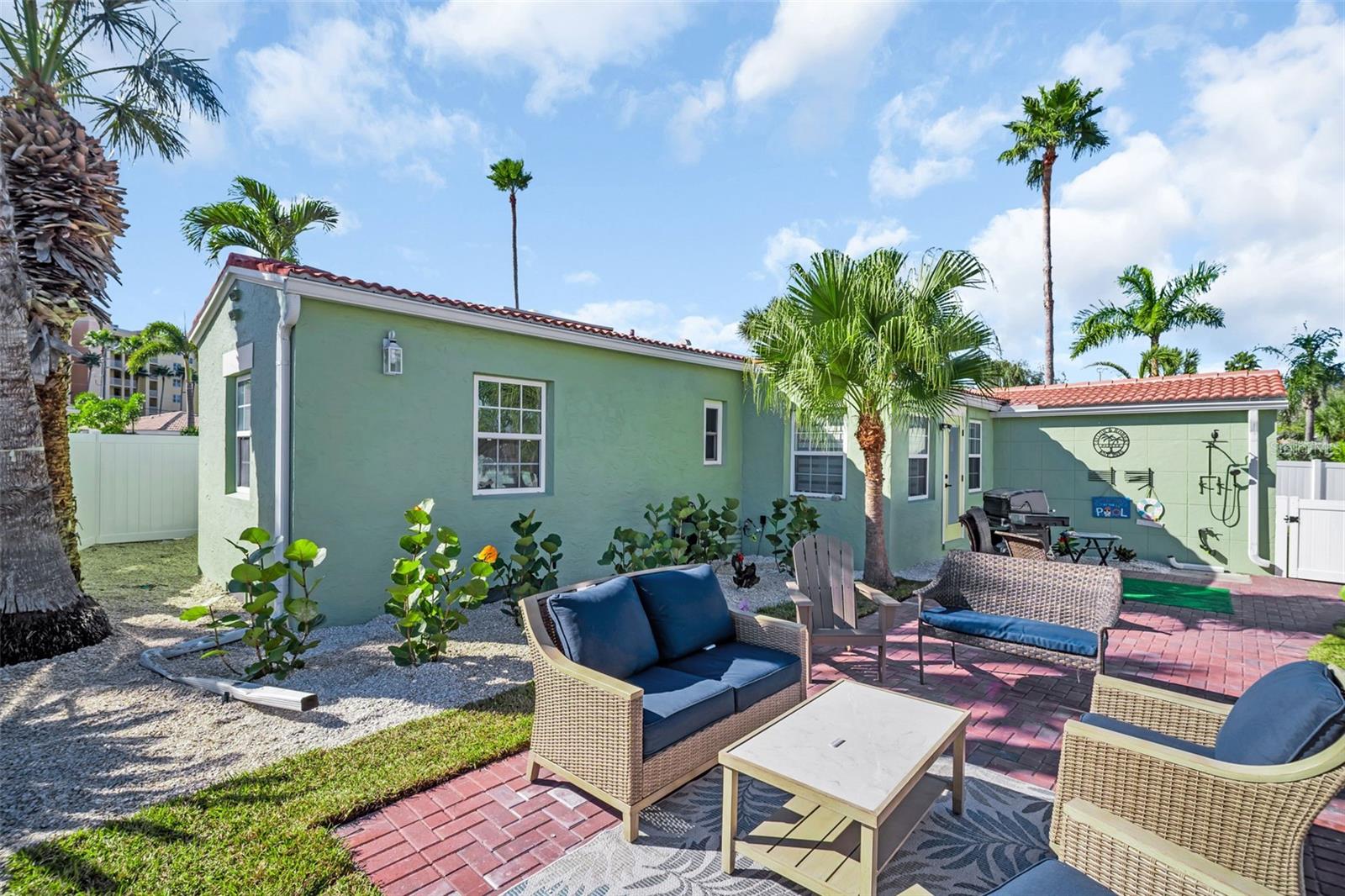 16613 GULF BLVD — photo 35