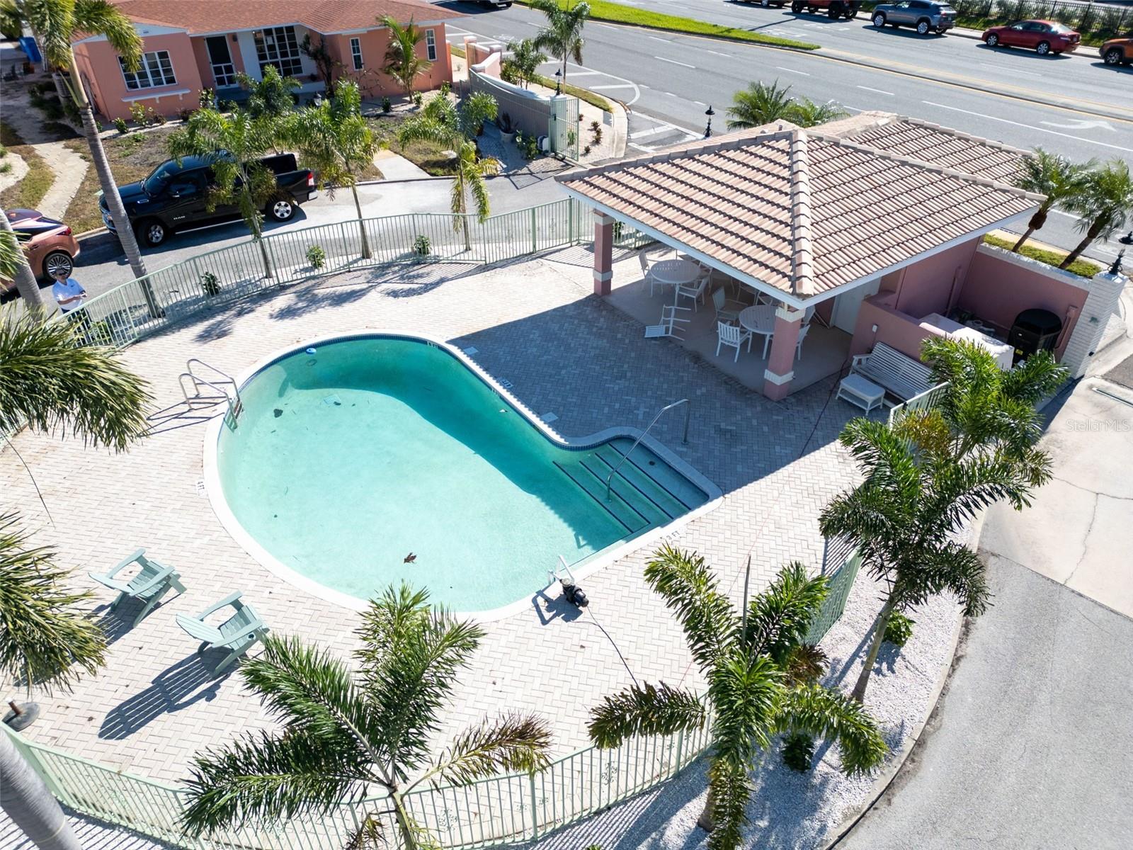 16613 GULF BLVD — photo 40