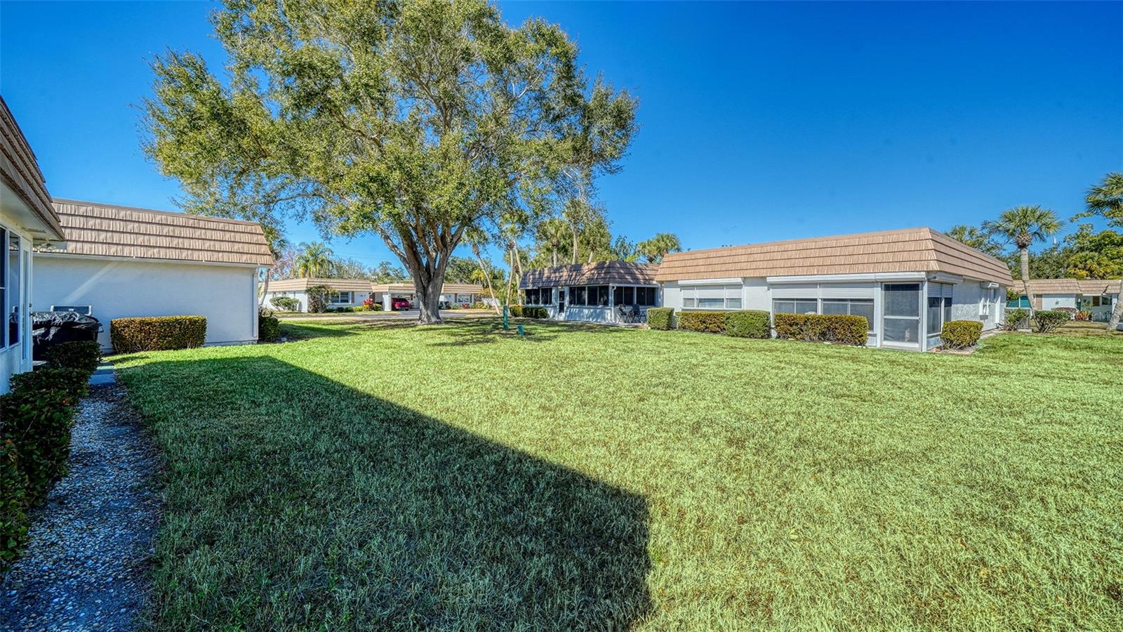 2721 RIVERBLUFF PL #V-50 — photo 27