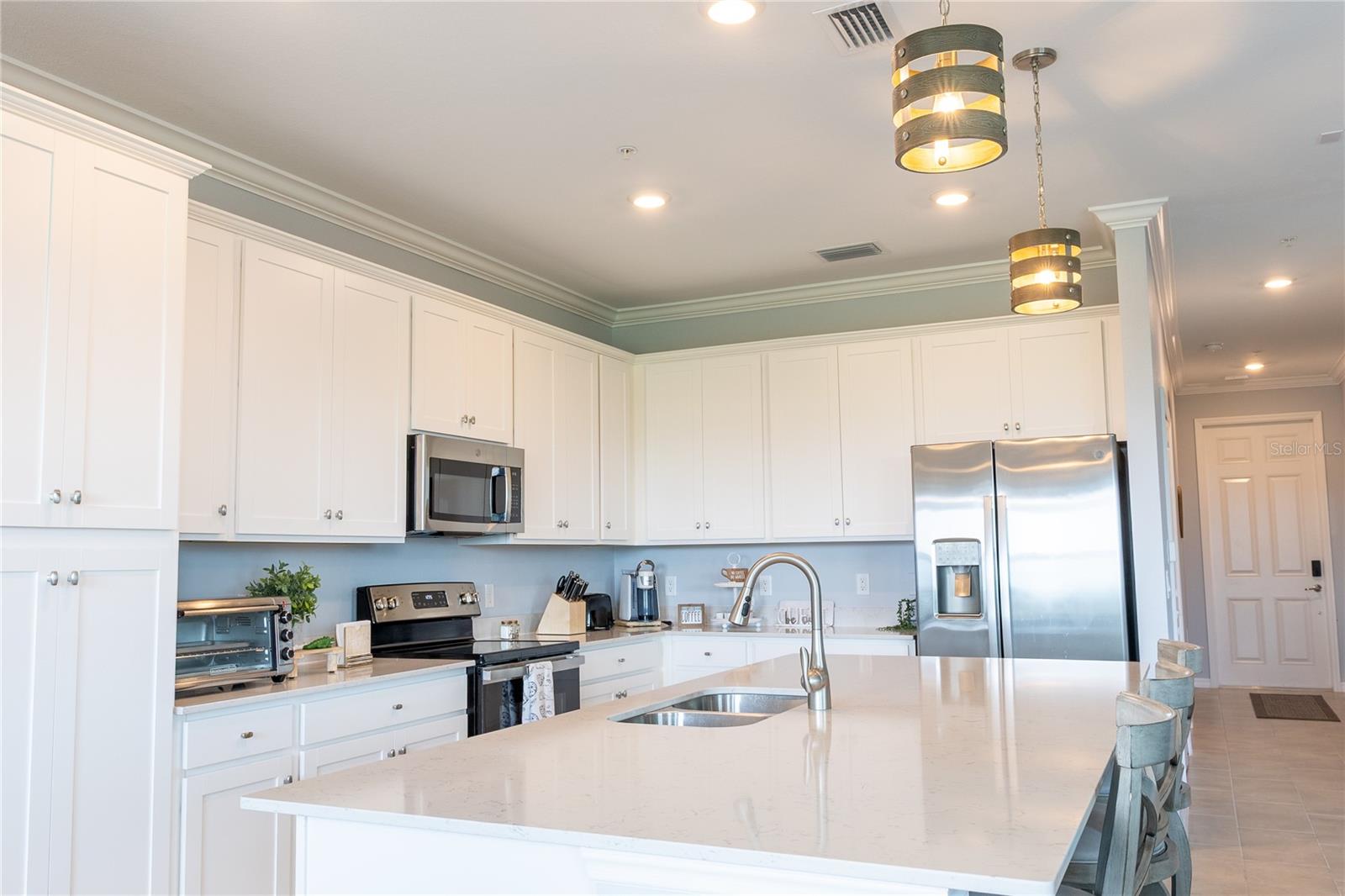 17902 GAWTHROP DR #401 — photo 3