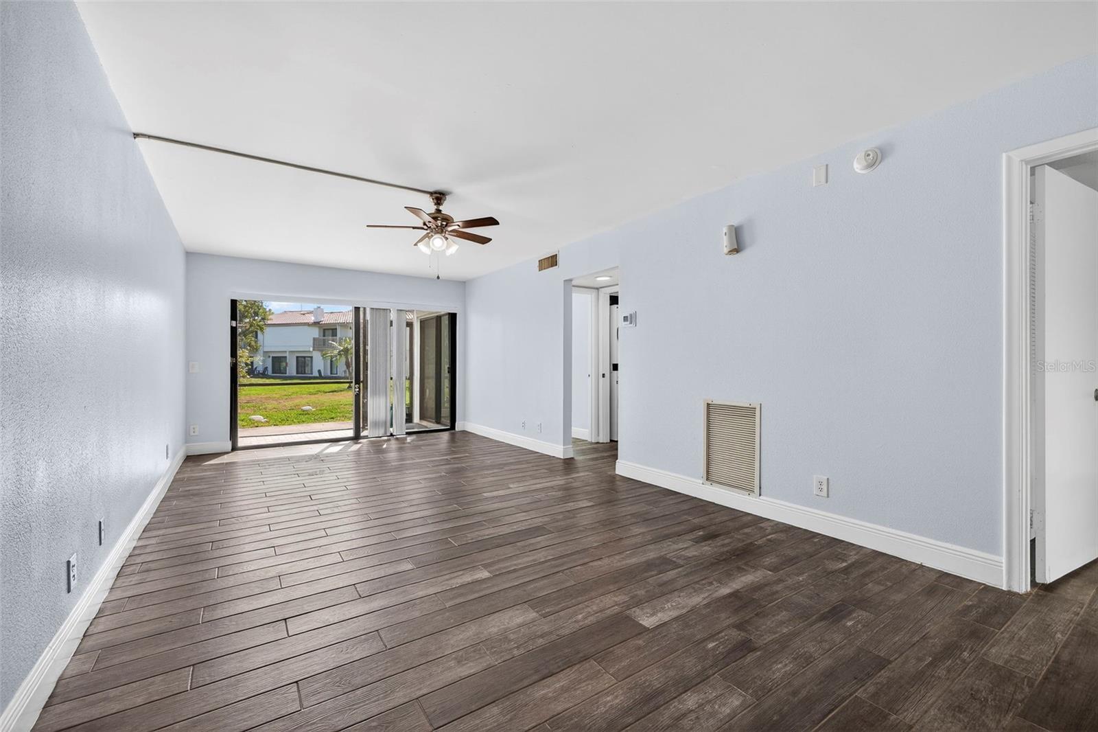 6210 SUN BLVD #112 — photo 8