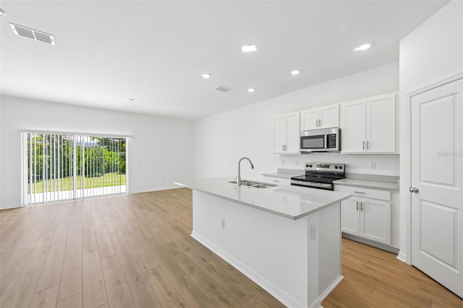 7150 GRAND FOREST WAY — photo 2