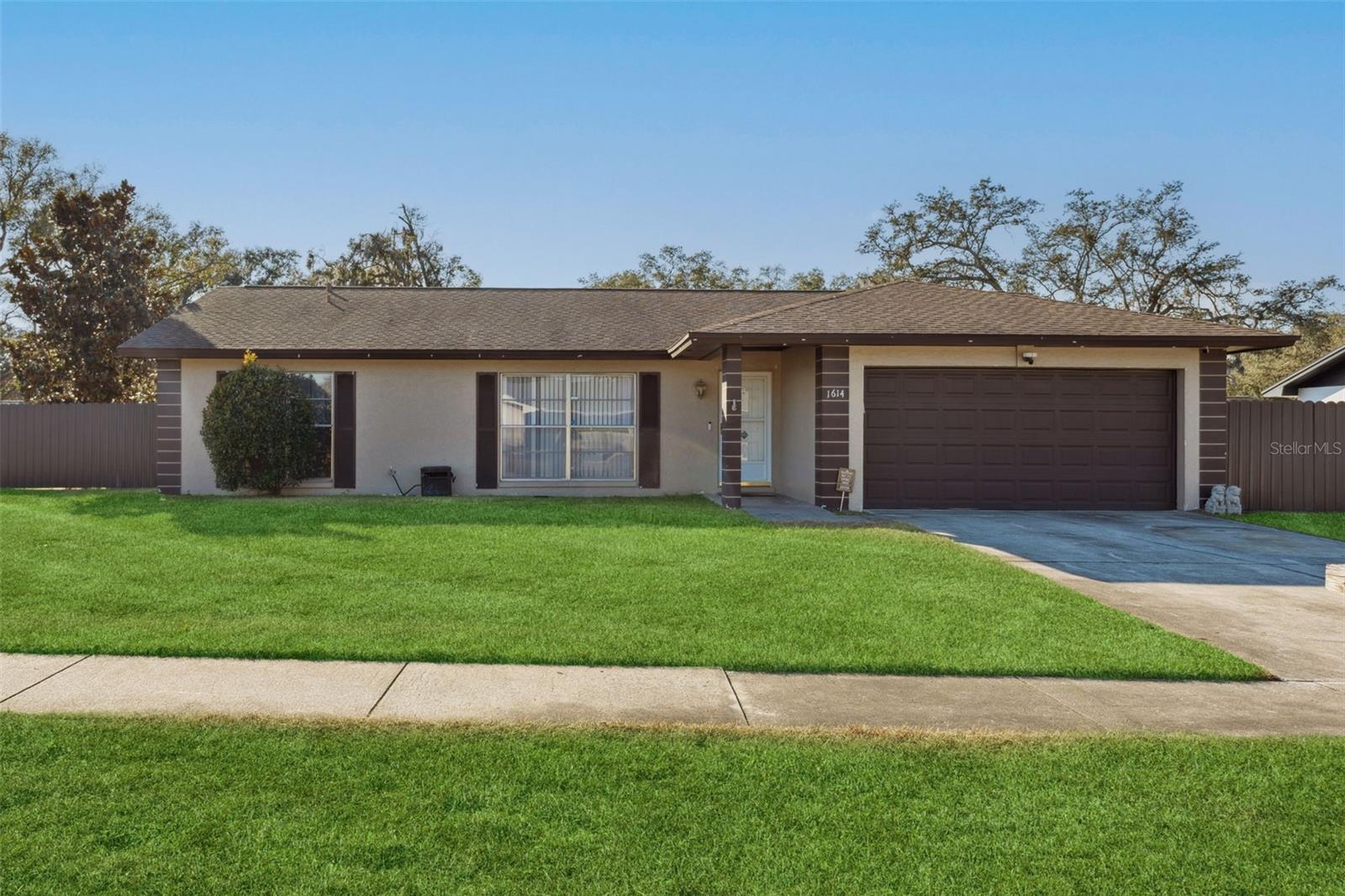 1614 BERKSHIRE DR — photo 2