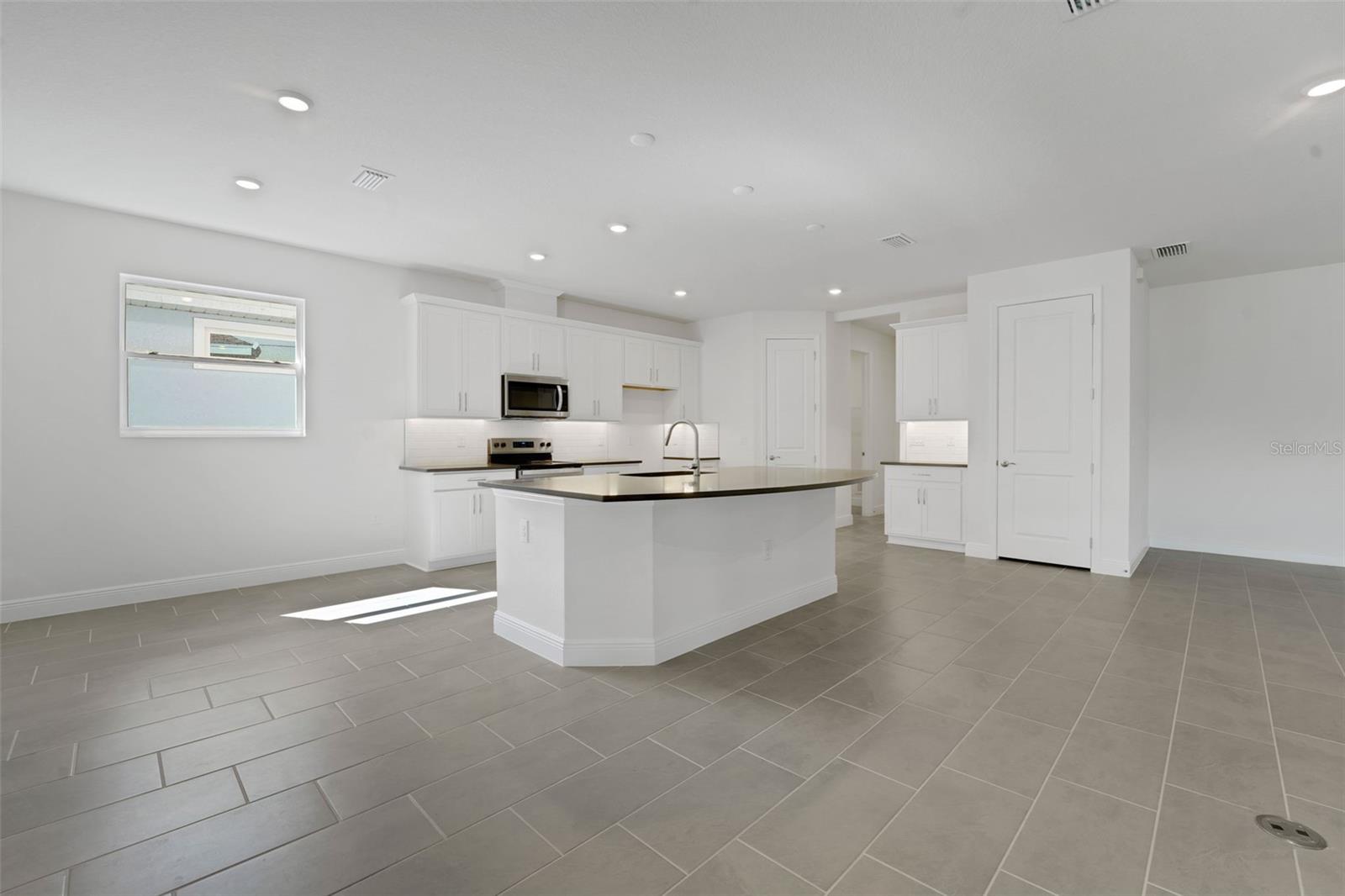 7425 SEA MANATEE ST — photo 27