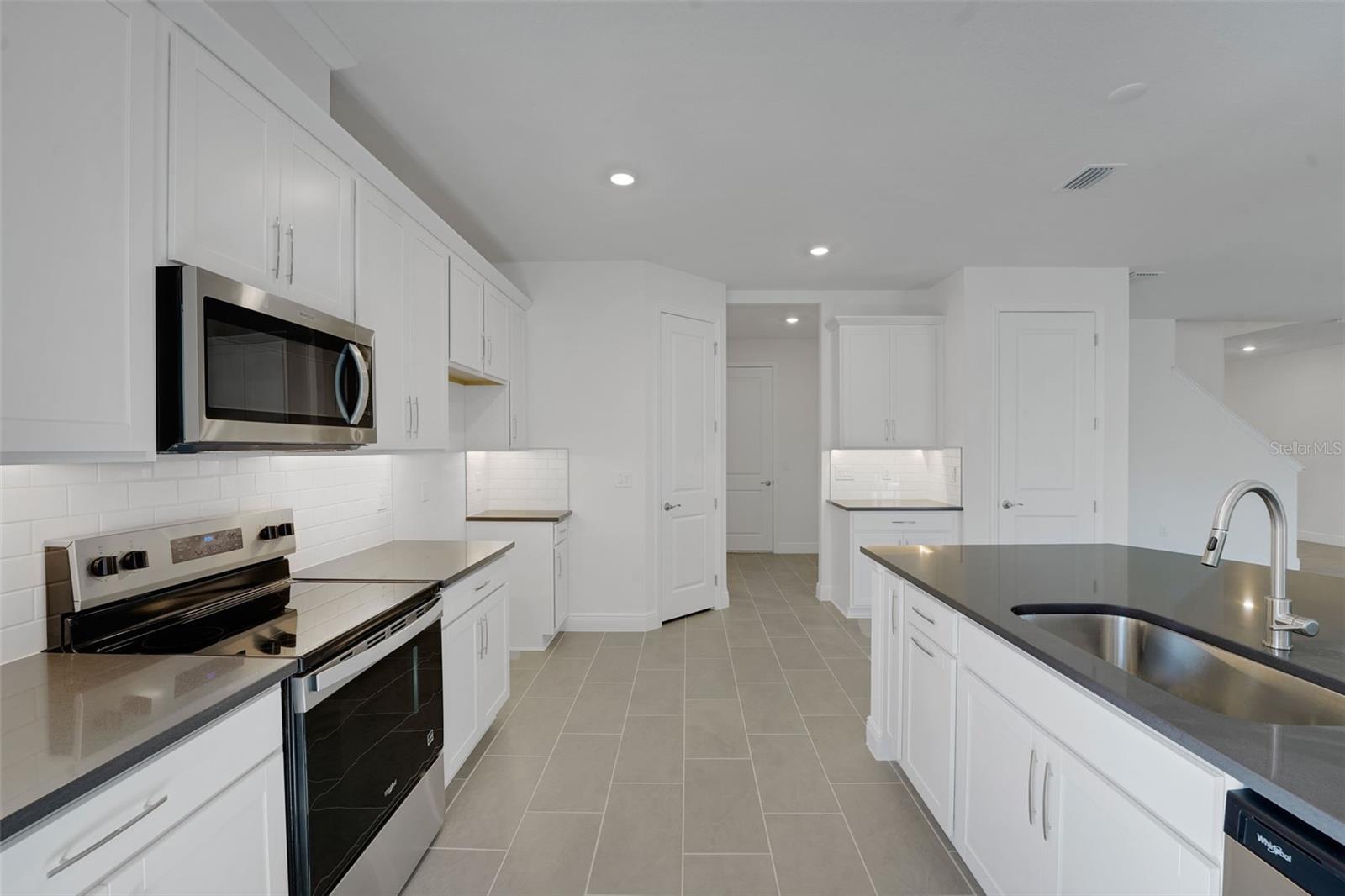 7425 SEA MANATEE ST — photo 23