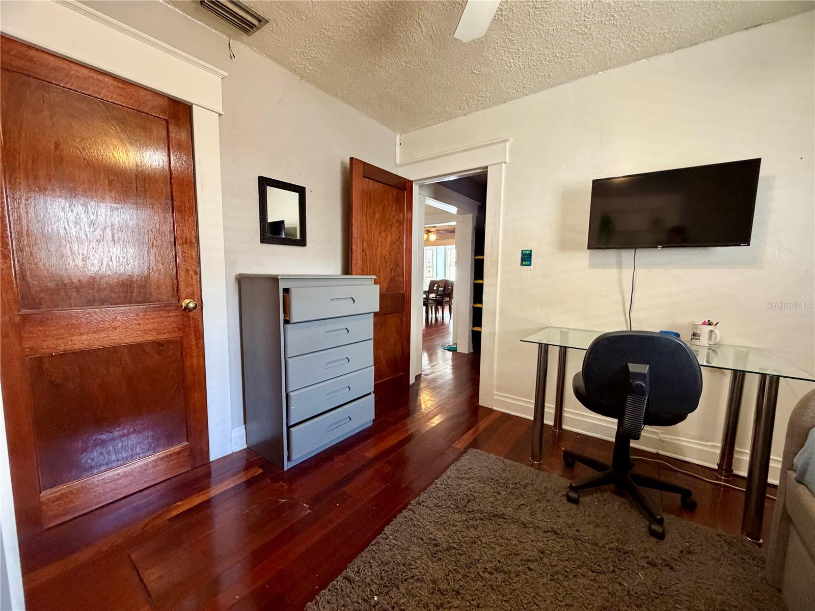403 W CHELSEA ST — photo 26