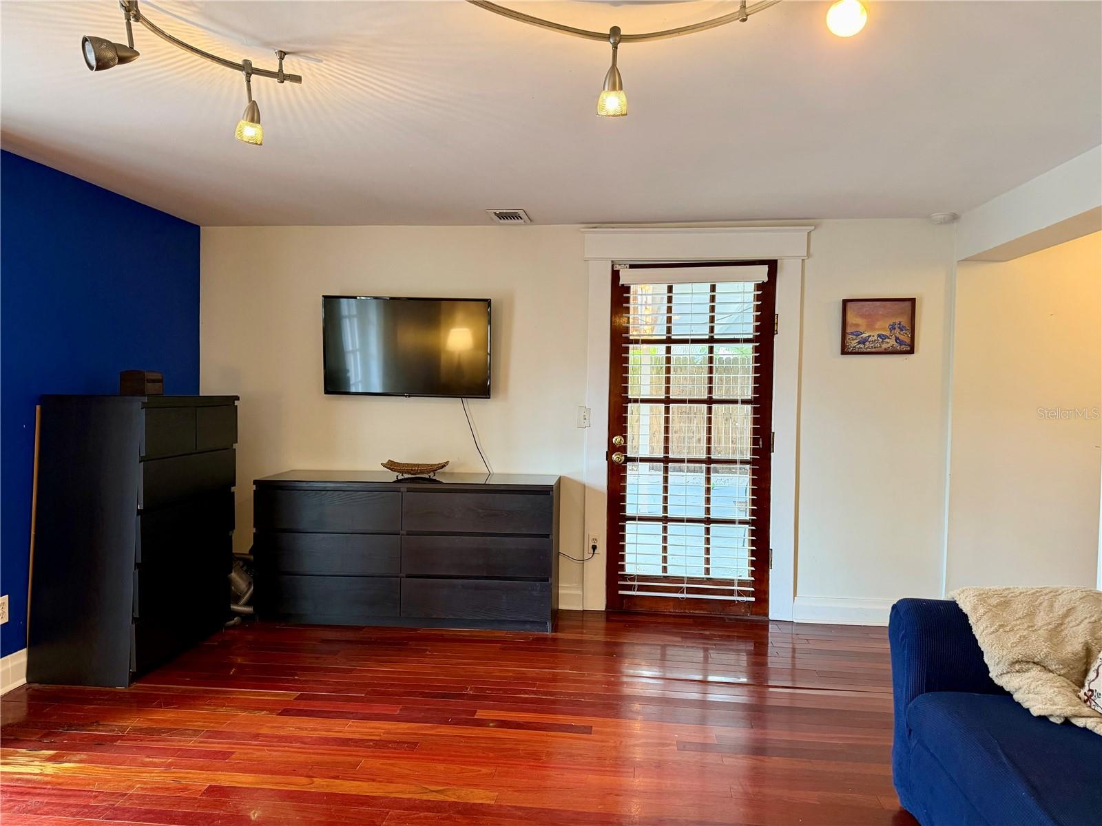 403 W CHELSEA ST — photo 34