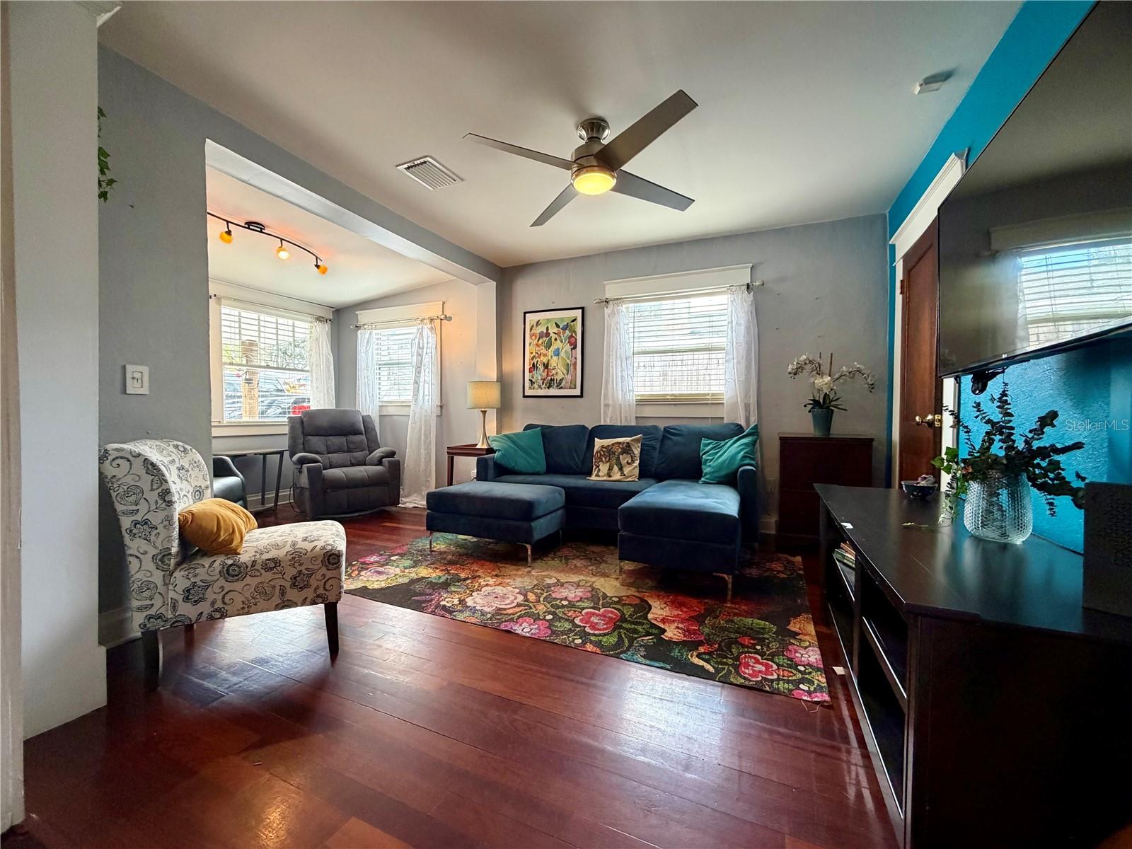 403 W CHELSEA ST — photo 15