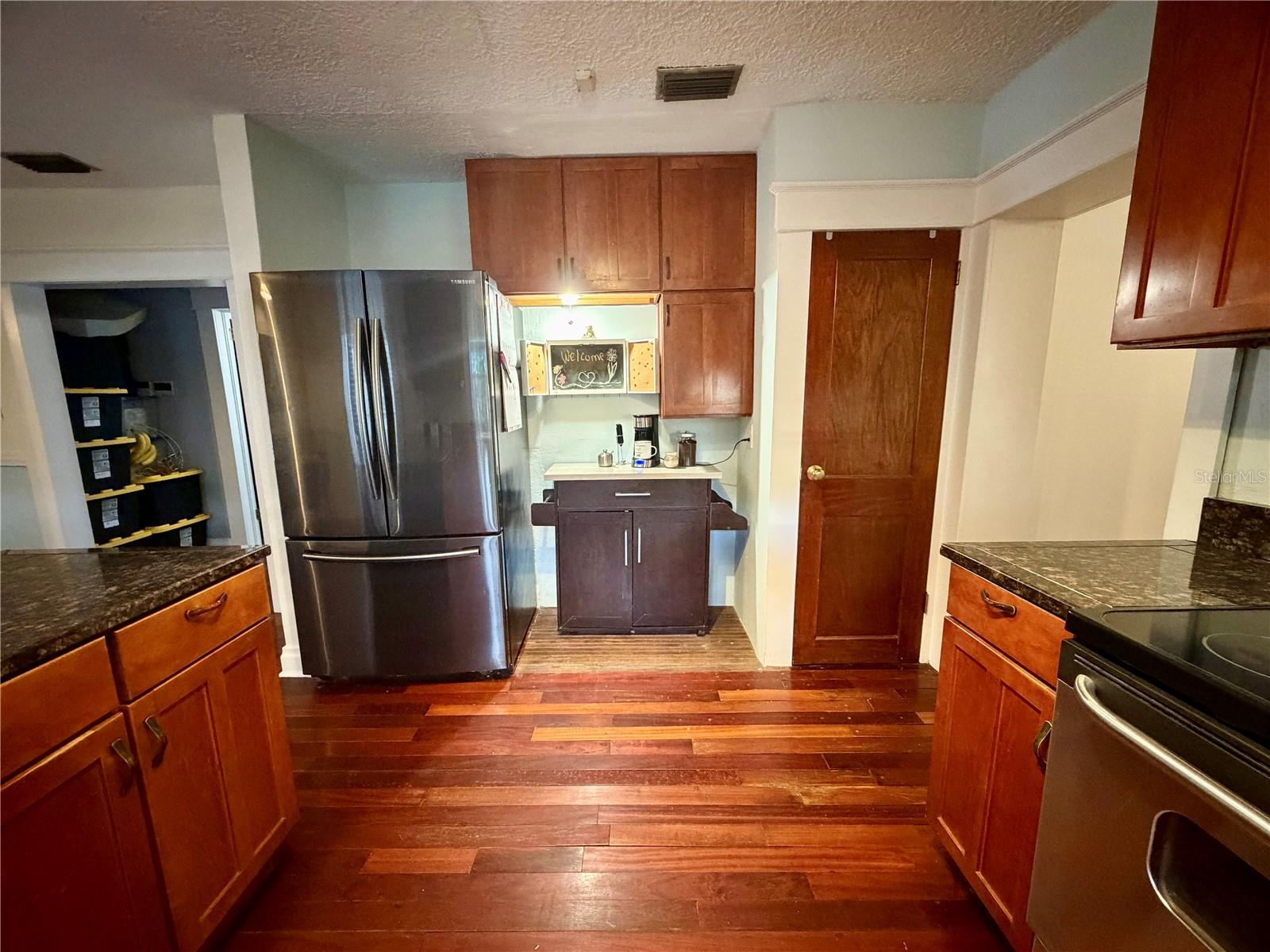 403 W CHELSEA ST — photo 19