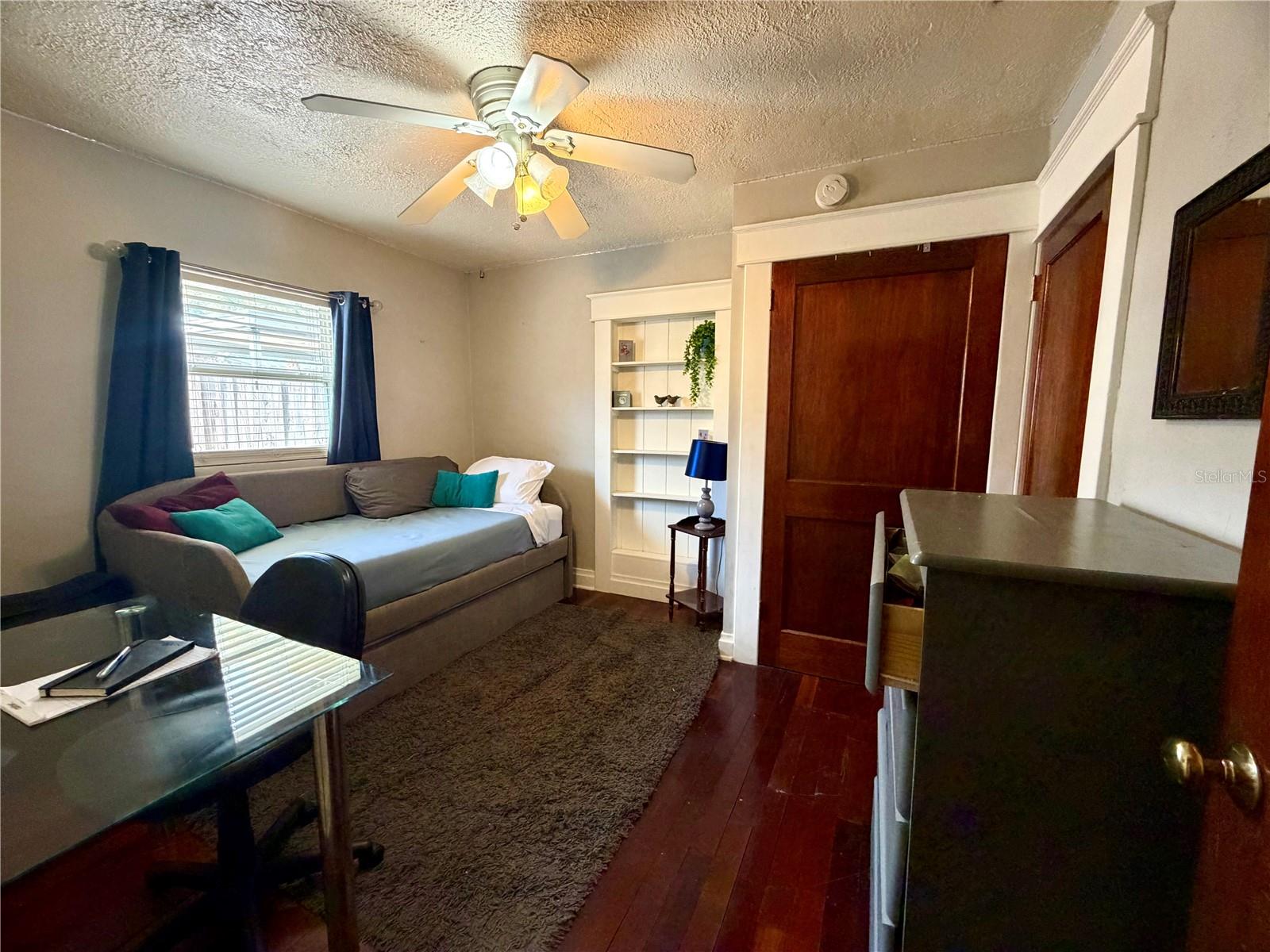 403 W CHELSEA ST — photo 24