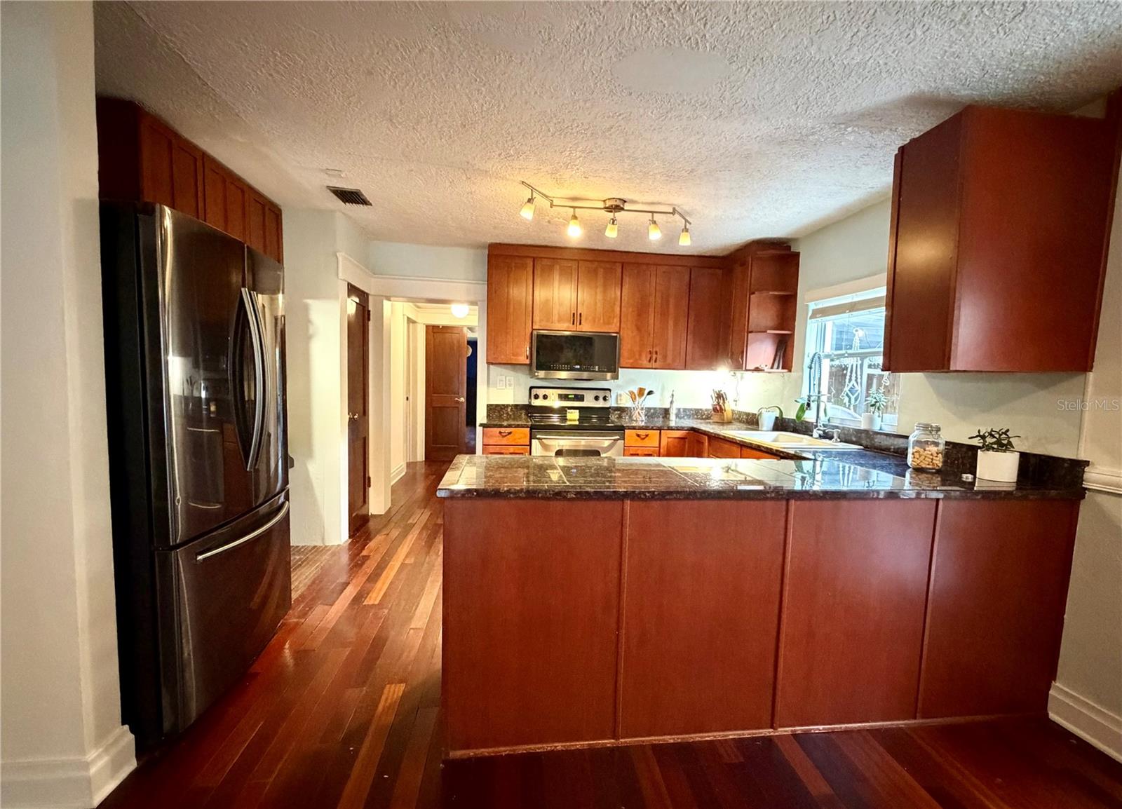 403 W CHELSEA ST — photo 17