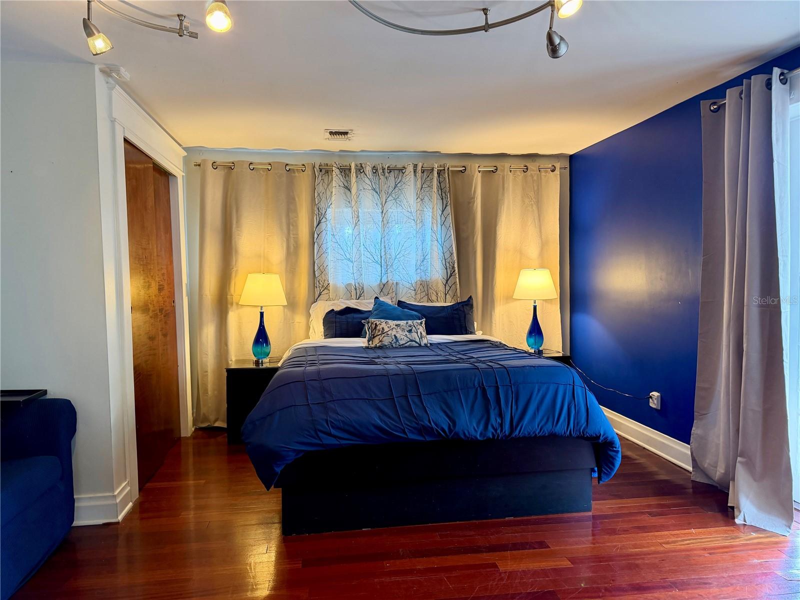 403 W CHELSEA ST — photo 31