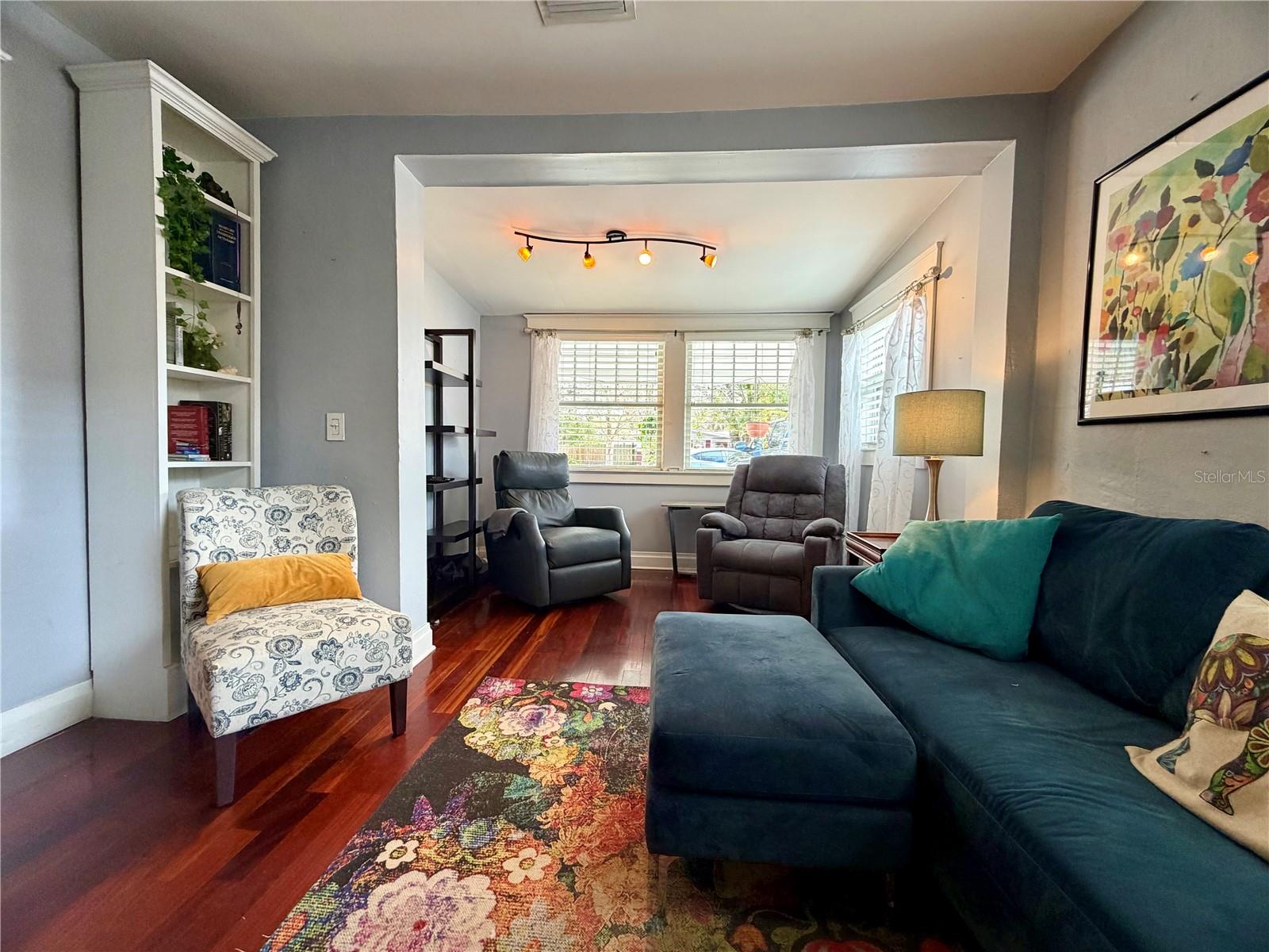 403 W CHELSEA ST — photo 16