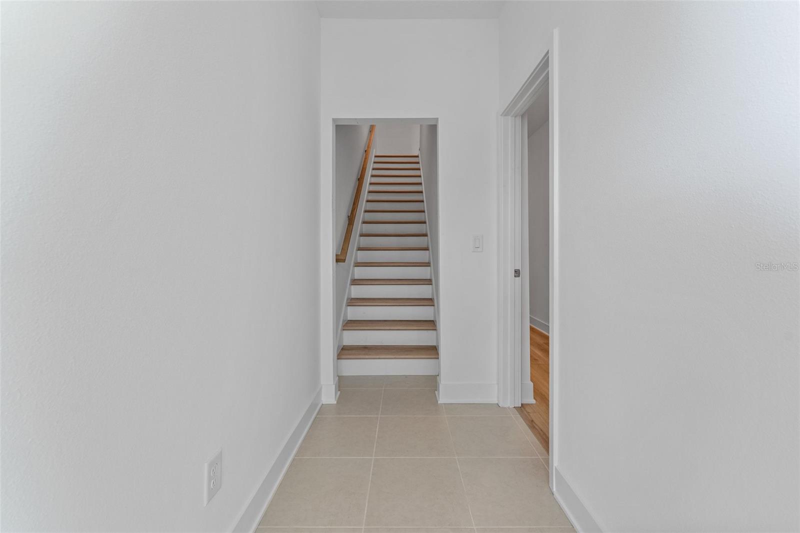 1922 W FIG ST #2 — photo 2