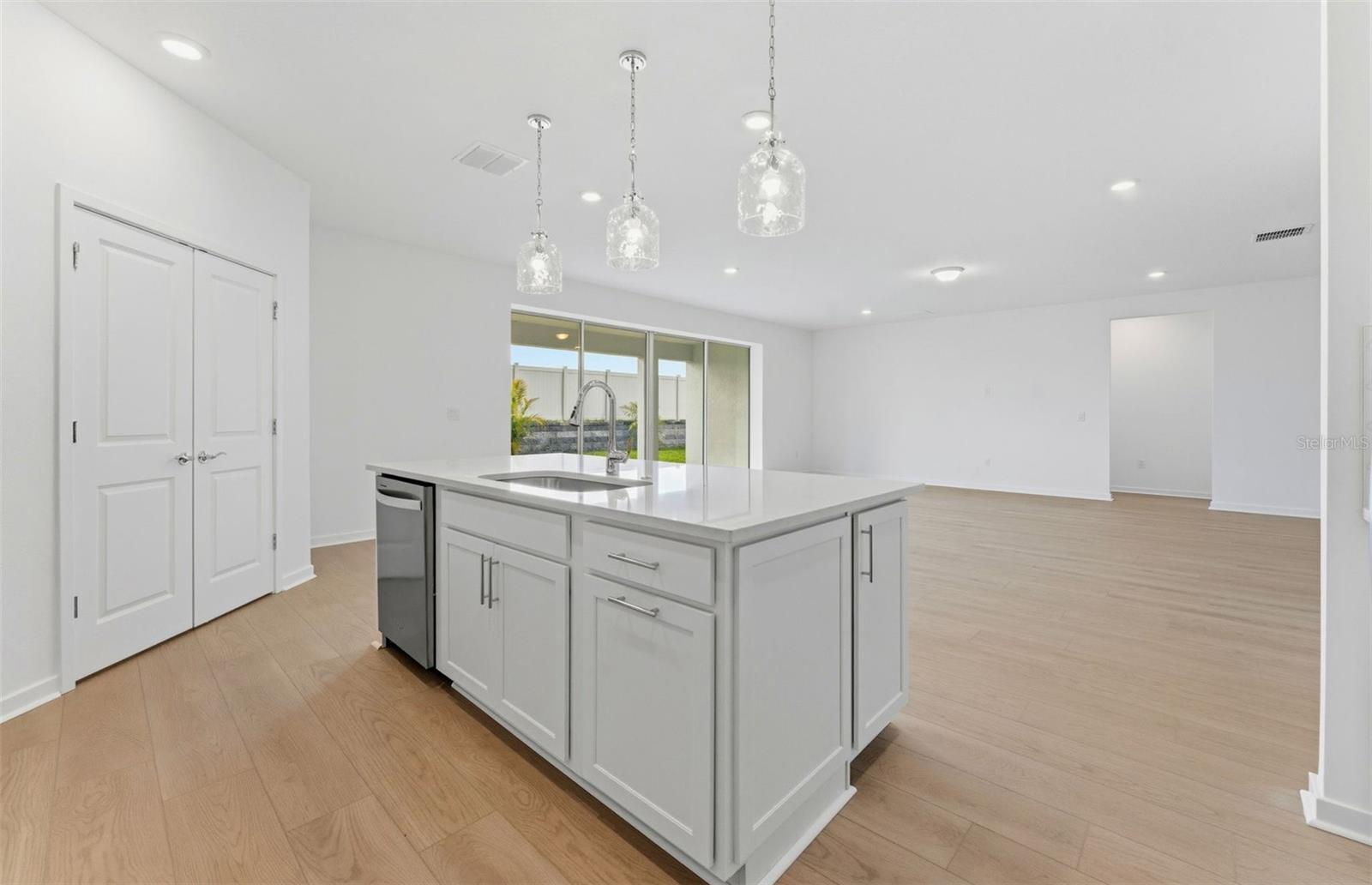 9738 AUTUMN RIDGE AVE — photo 4