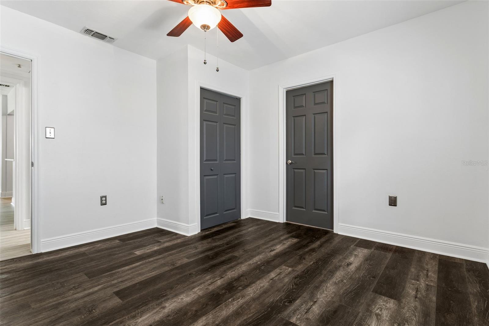 1023 N BASK DR — photo 20