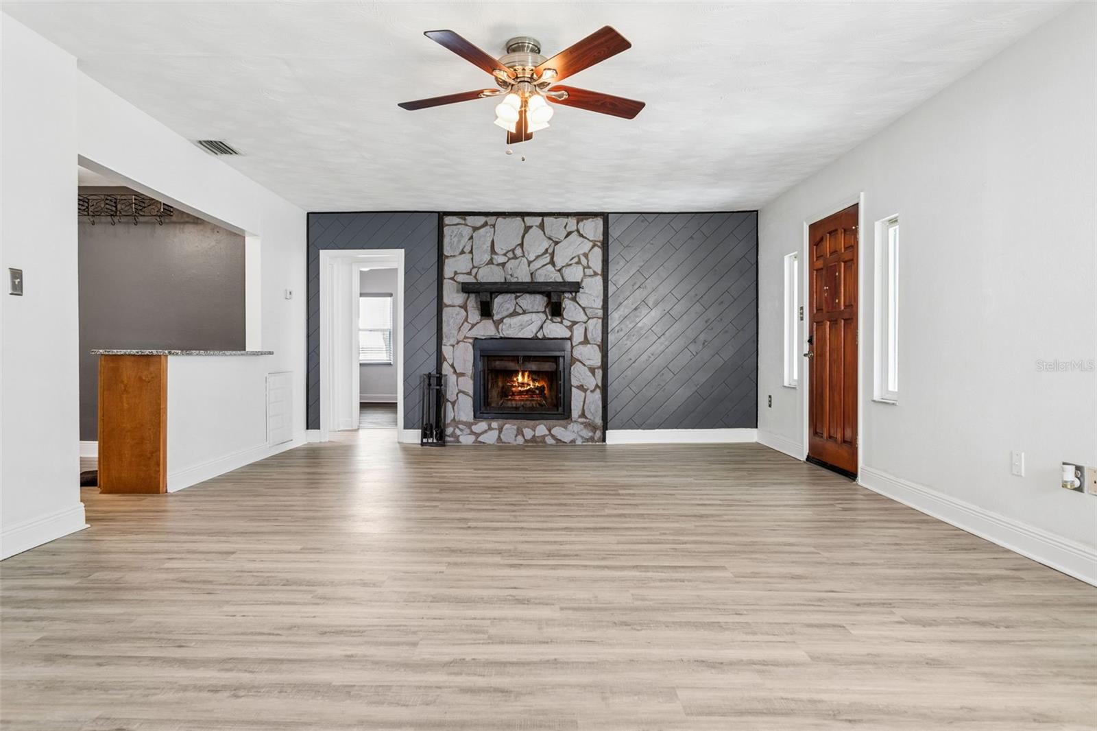 1023 N BASK DR — photo 11