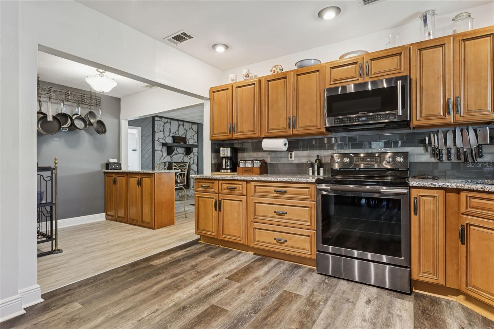 1023 N BASK DR — photo 7