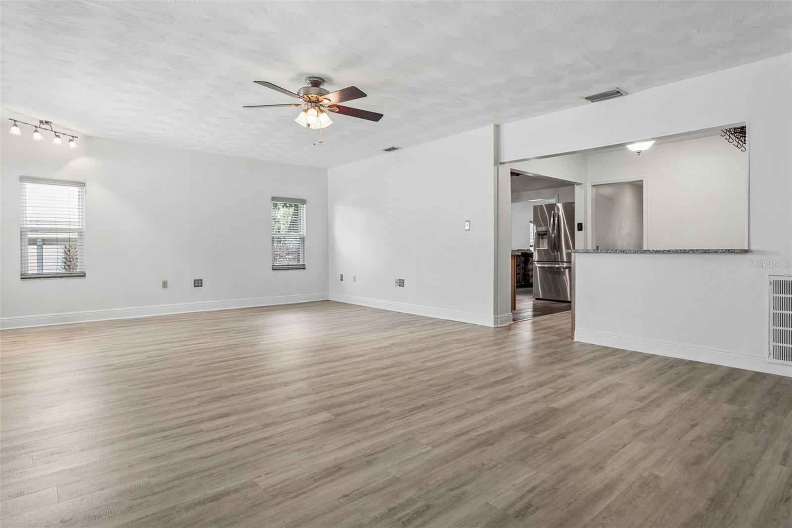 1023 N BASK DR — photo 9