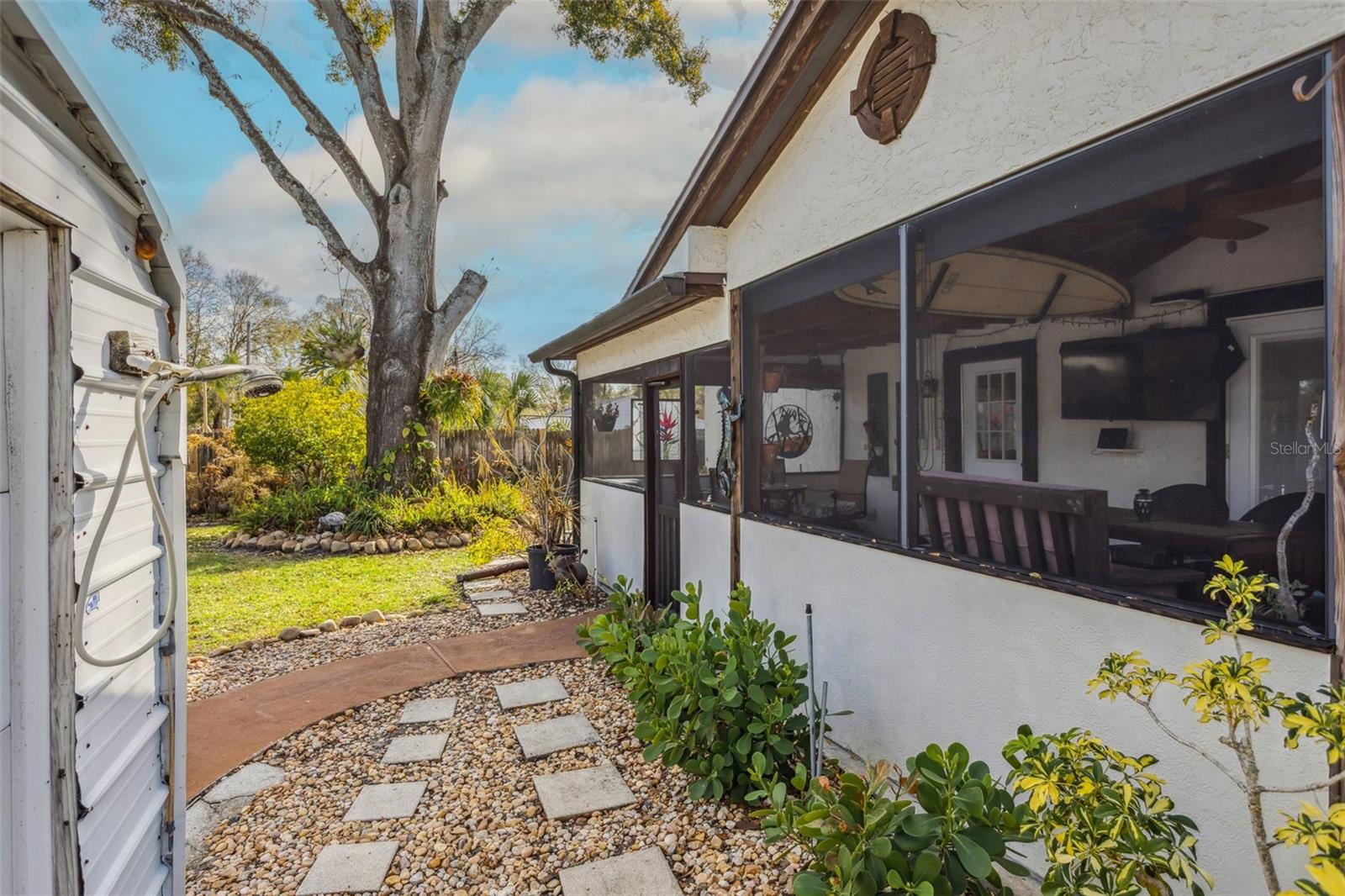 1023 N BASK DR — photo 30
