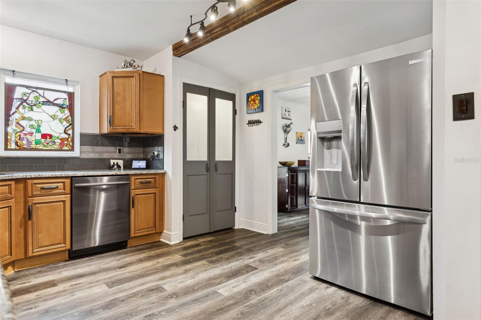 1023 N BASK DR — photo 8