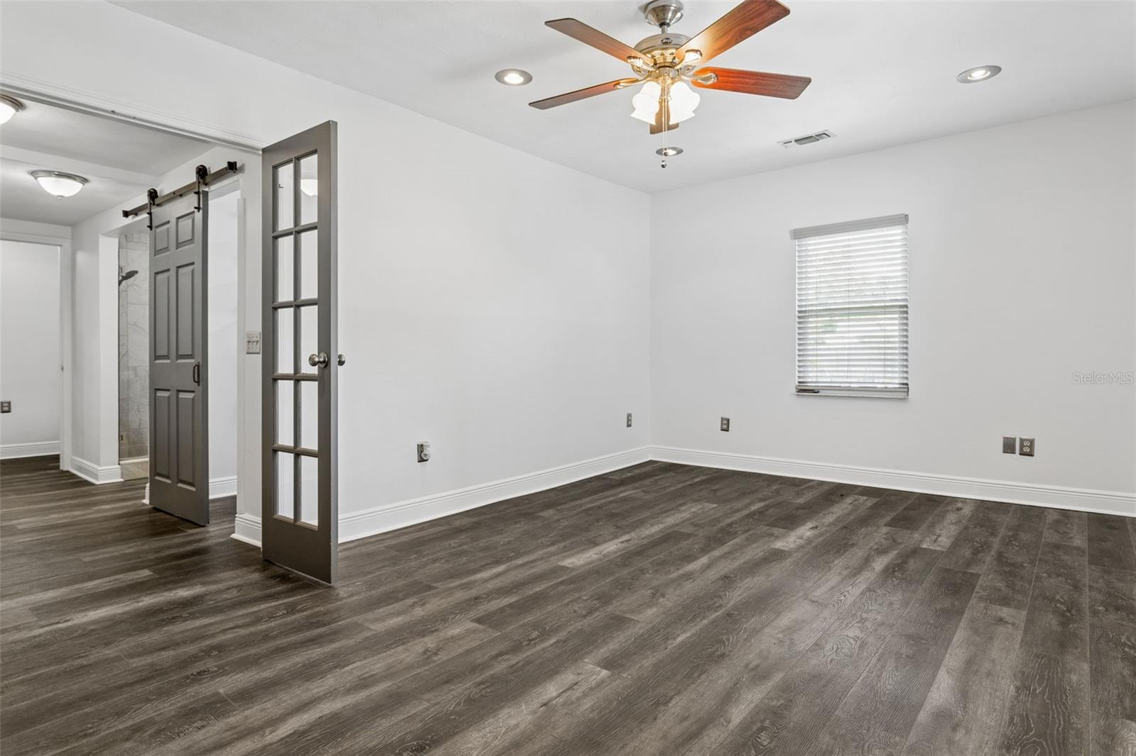 1023 N BASK DR — photo 14